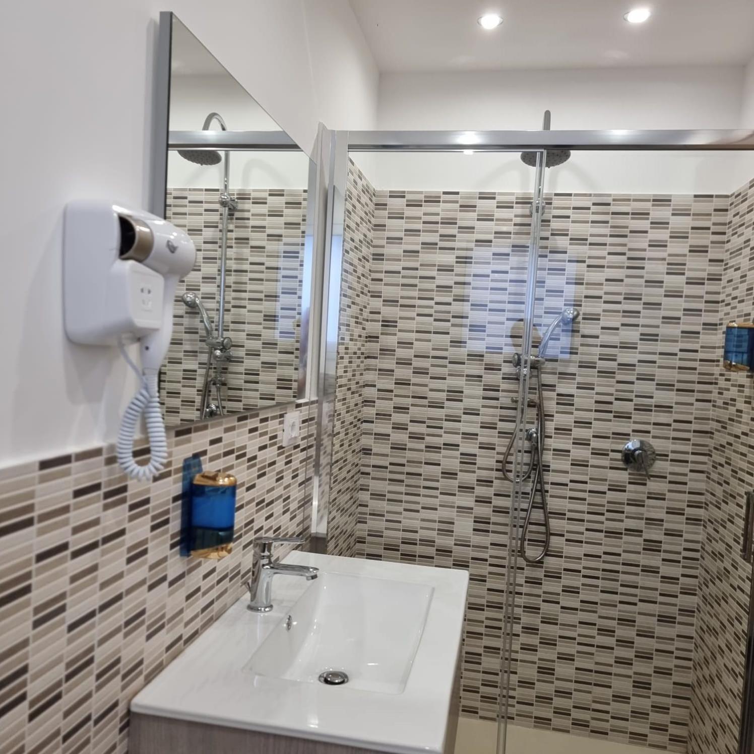 Twin Room Private Bathroom,1705225335:JPEG