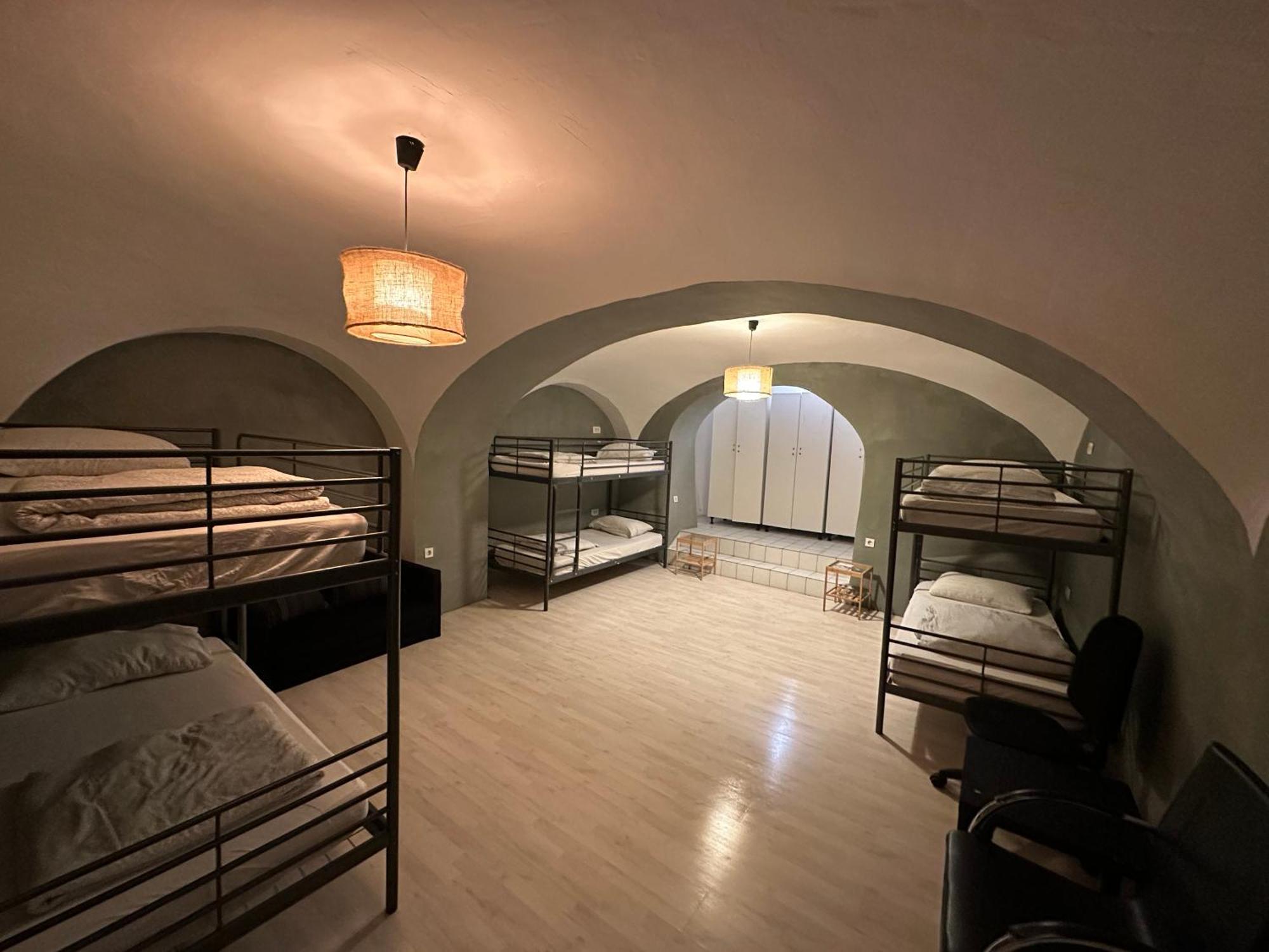 Single Bed 6-Bed Dormitory Room,1543565770:JPEG