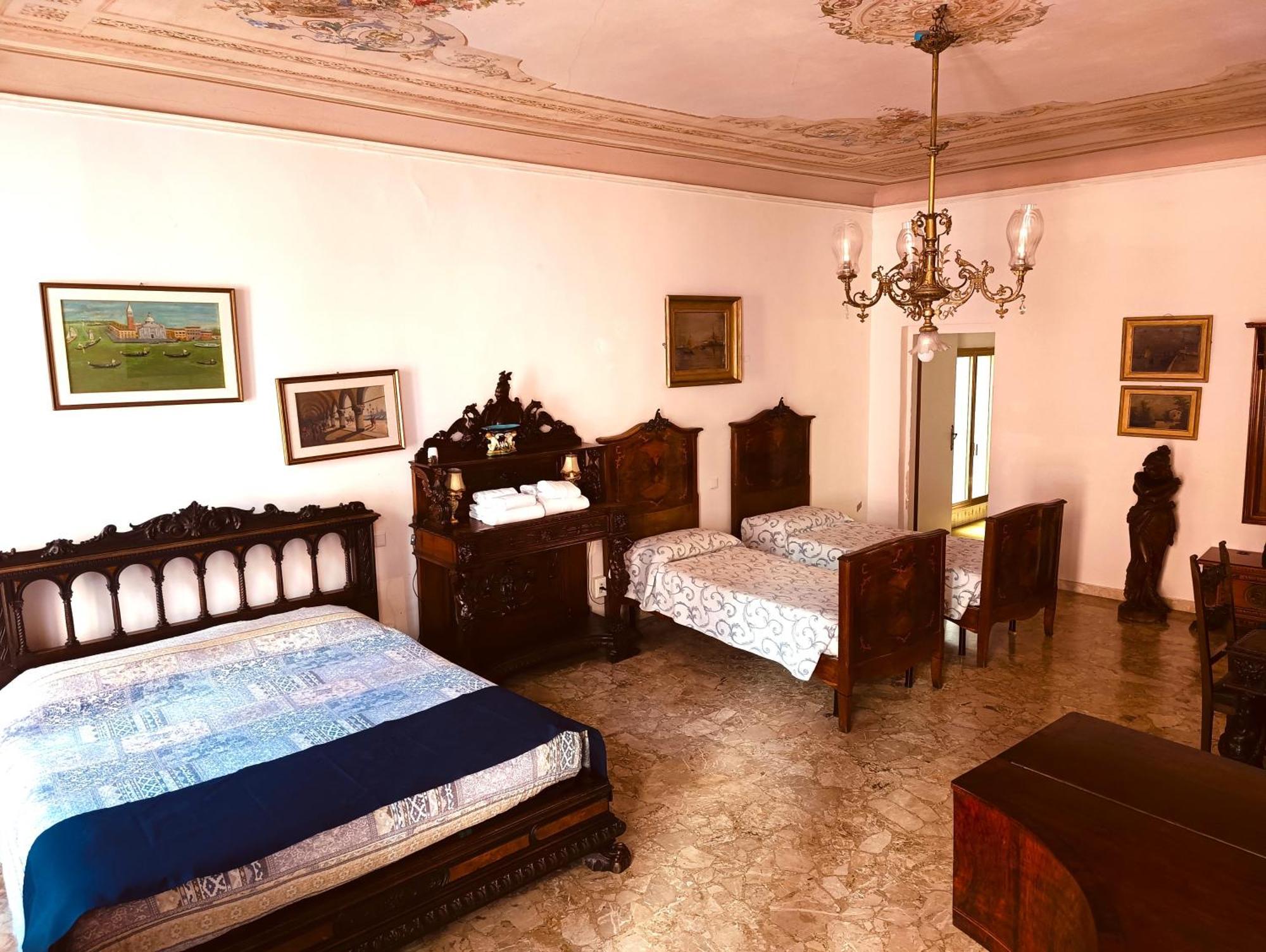 Deluxe Suite Canal View