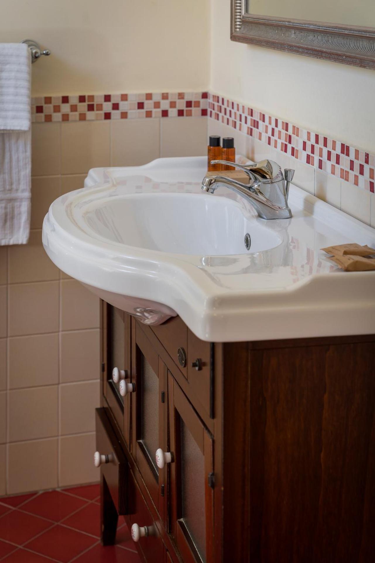 Double Room,1543816969:JPEG