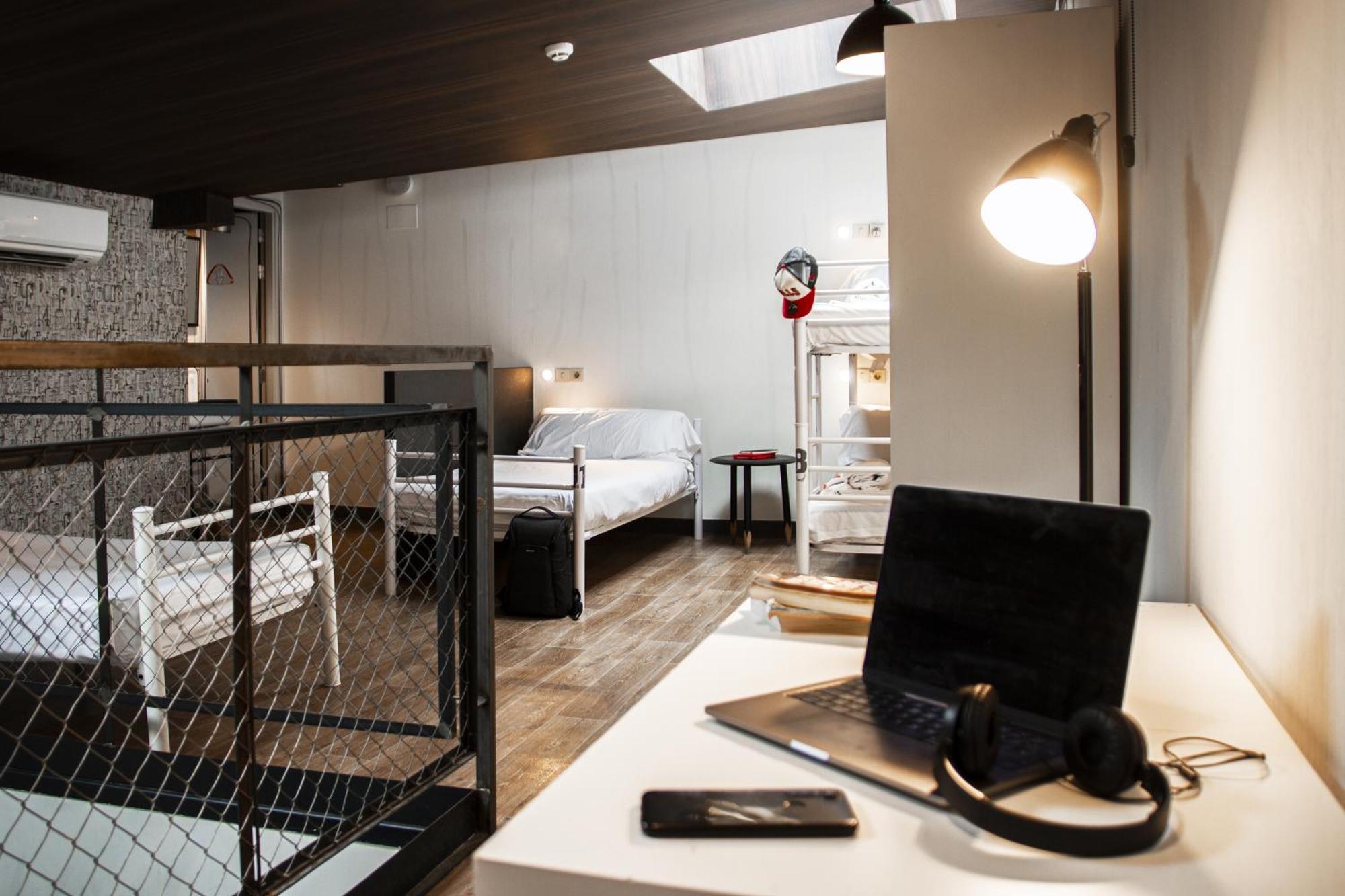 Bed 11-Bed Mixed Duplex Dormitory Room Private Bathroom,1543960711:JPEG
