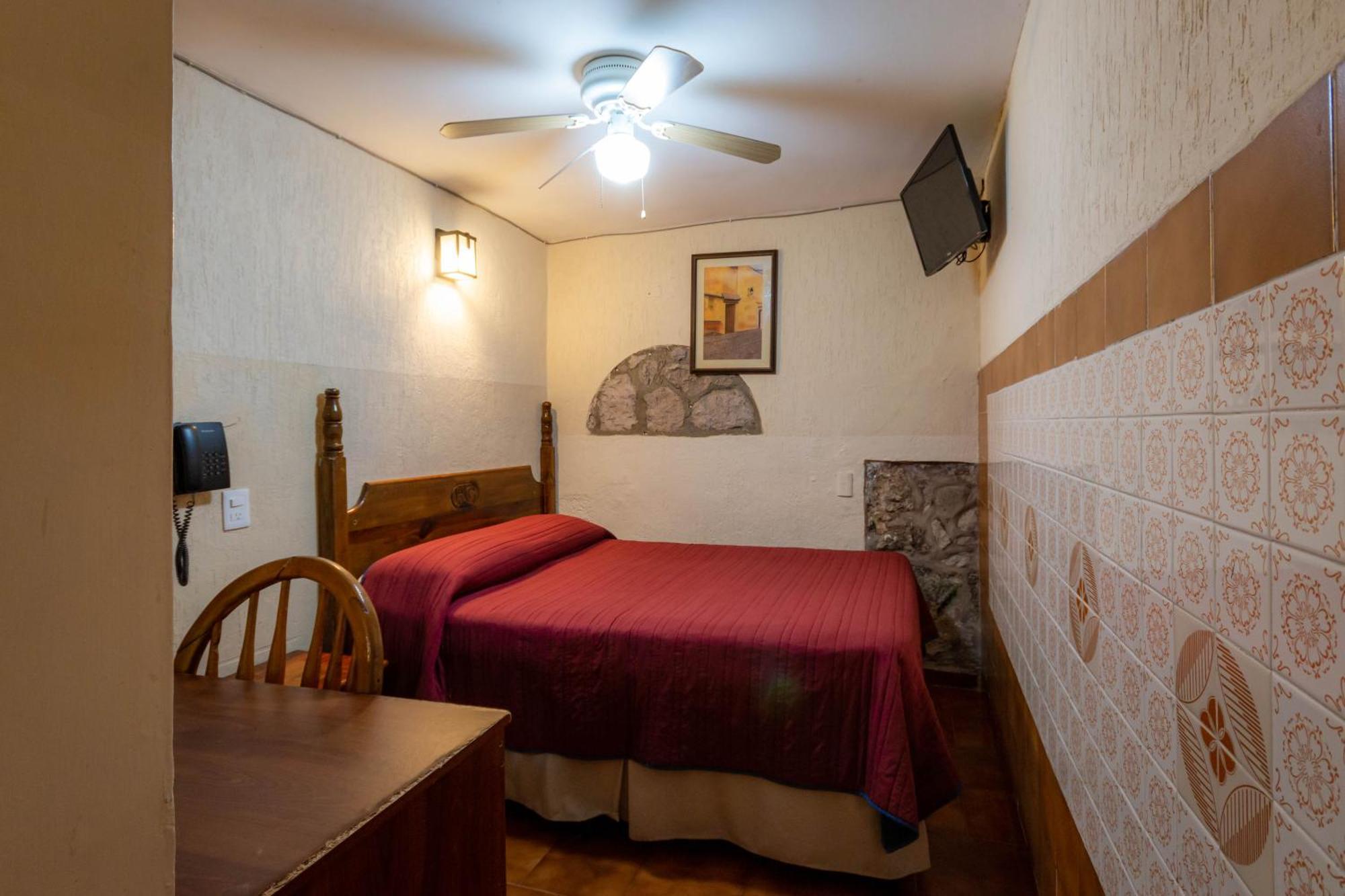 Standard Room,1545120319:JPEG