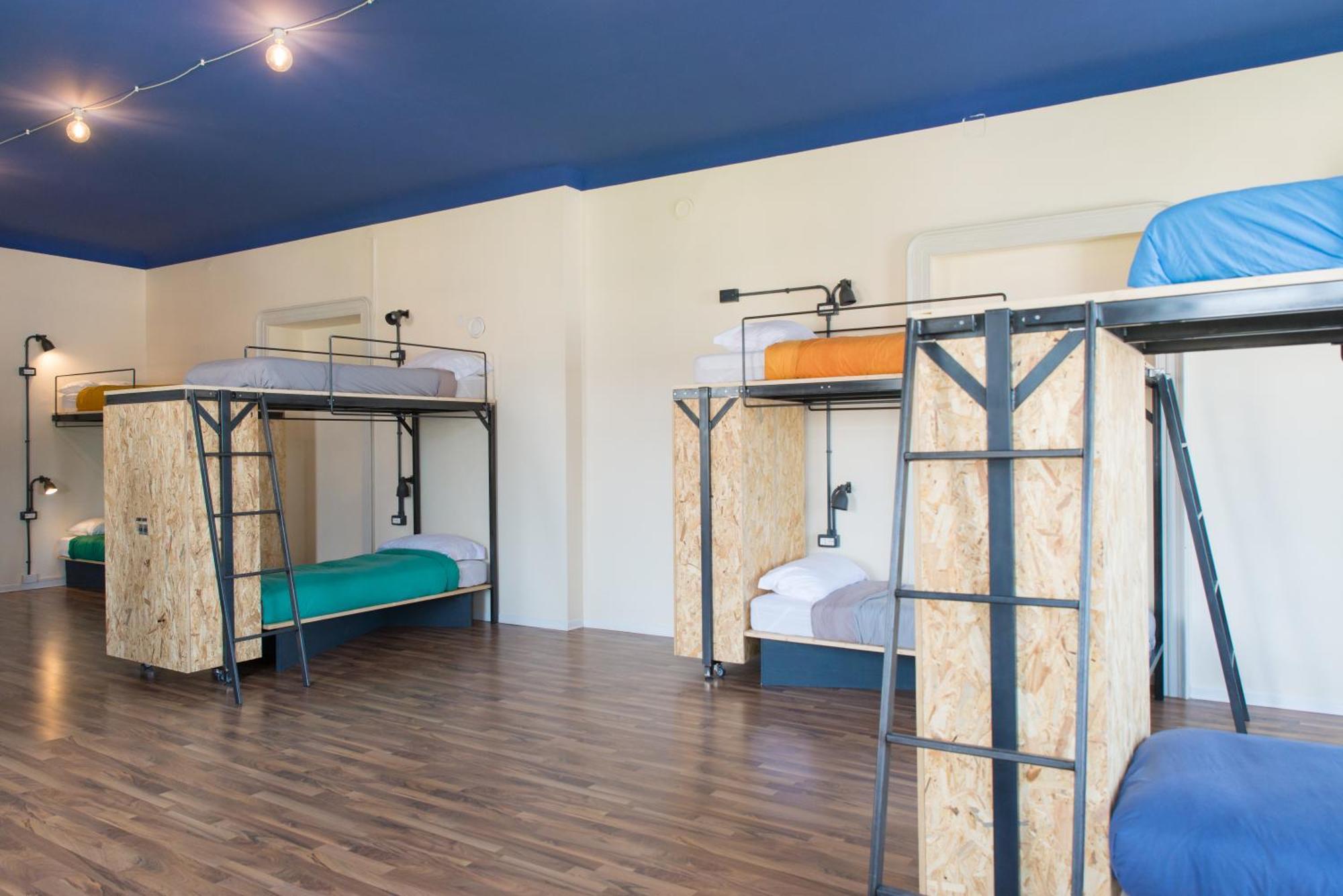 Single Bed Mixed Dormitory Room