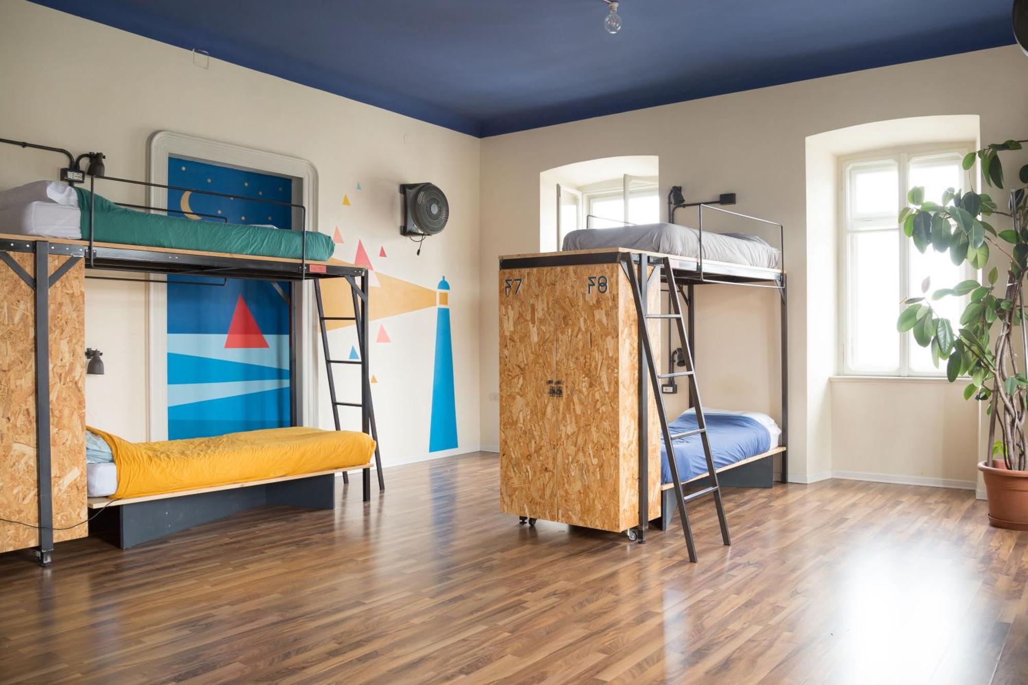 Single Bed Mixed Dormitory Room