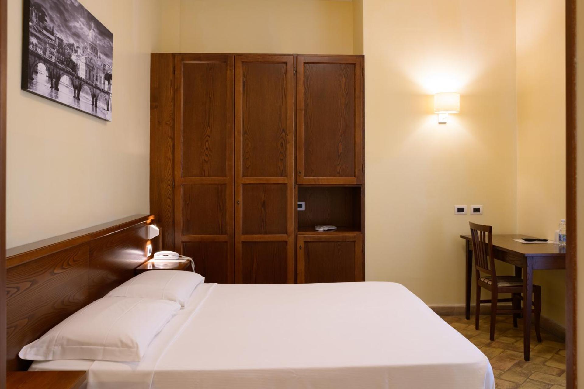 Double or Twin Room,1215995911:JPEG