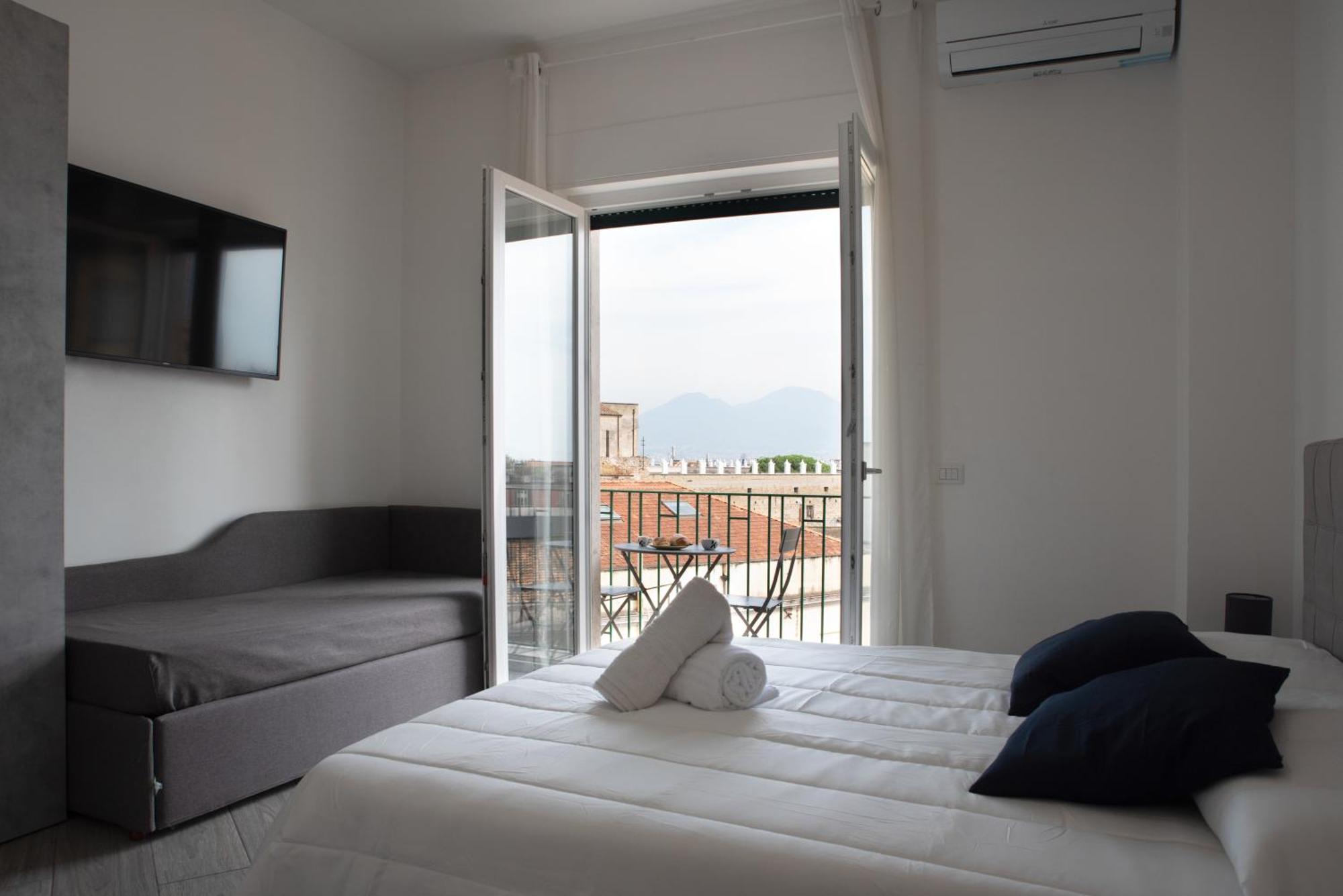 Double Room with Private Bathroom with Balcony Vesuvio View,1546812946:JPEG