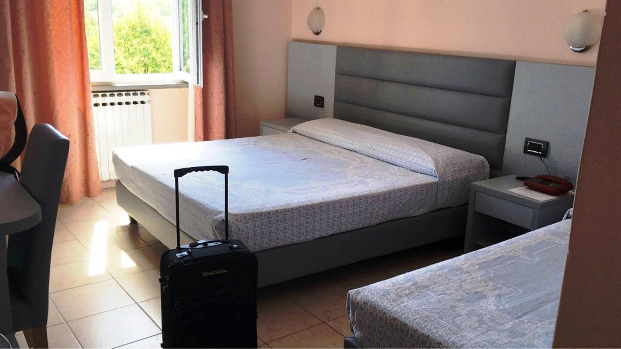 Single Room,685800393:JPEG