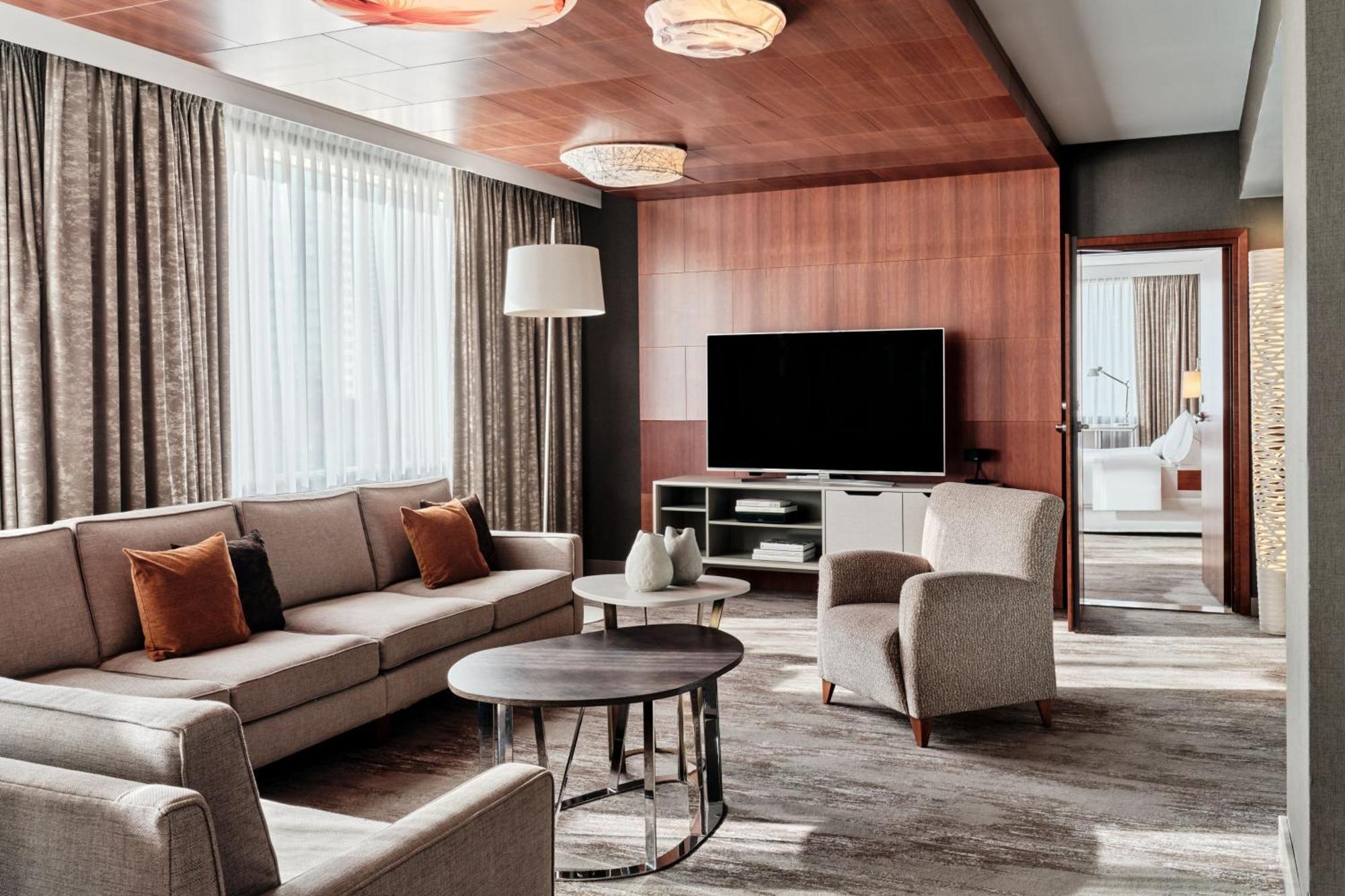 Presidential Suite 1 Bedroom Suite 1 King City view