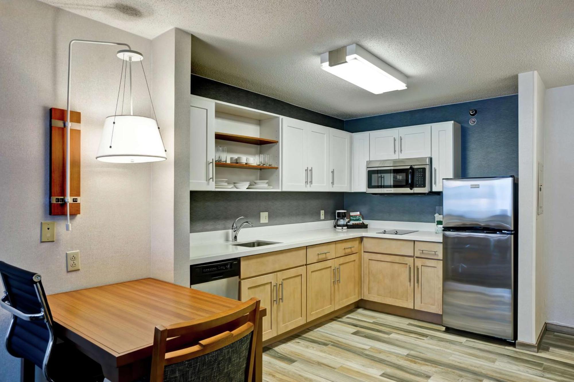 One-Bedroom Queen Suite,1547324230:JPEG