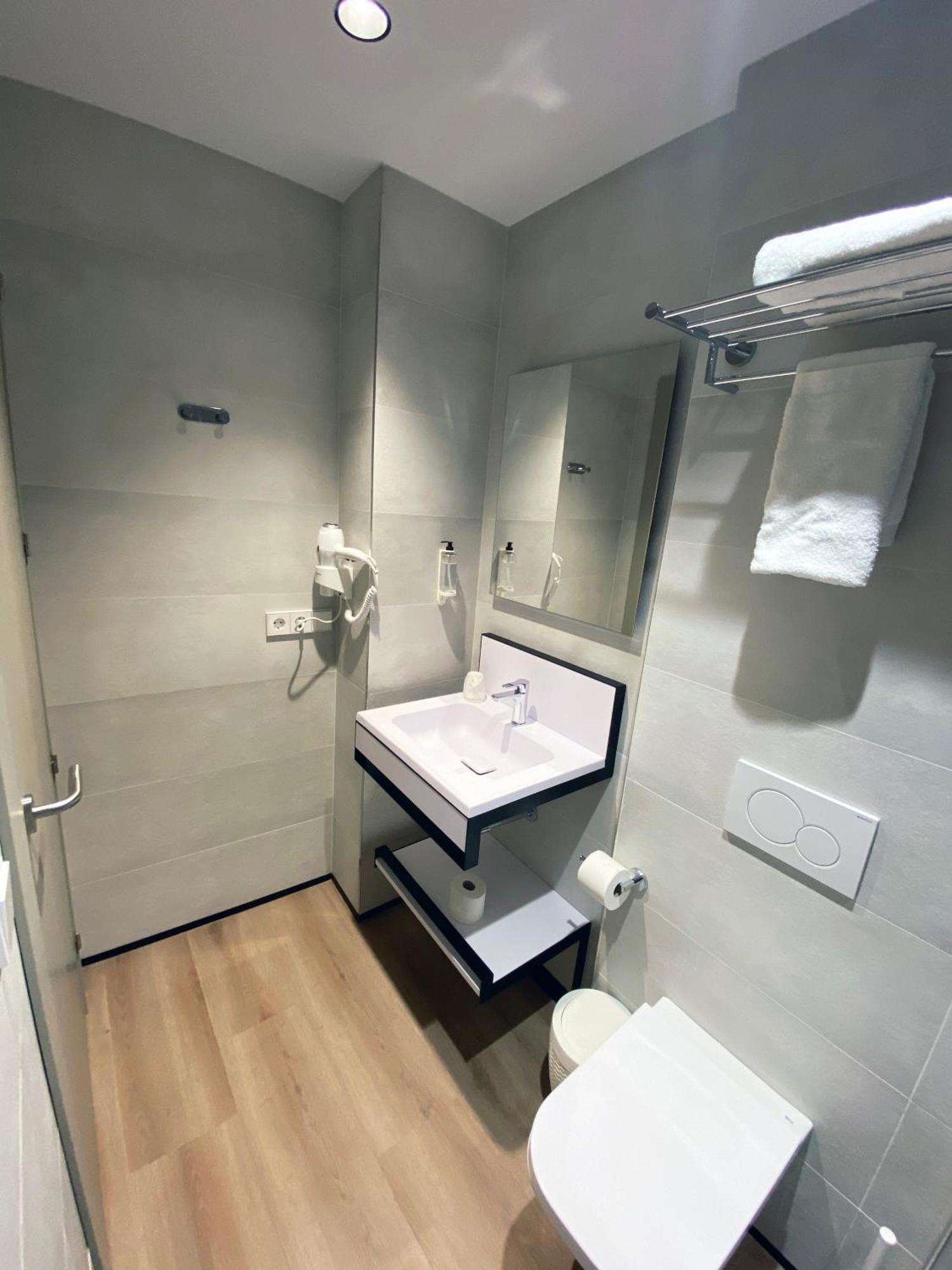 Deluxe Single Room,1547958097:JPEG