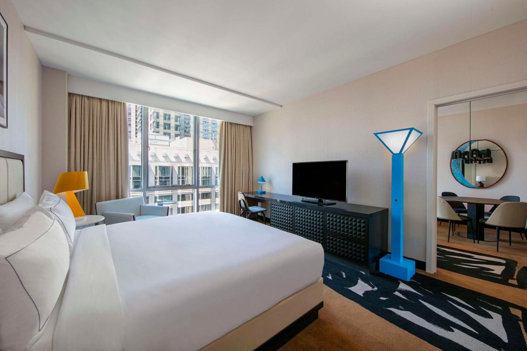 Luxury One-Bedroom King Suite,1547987257:JPEG