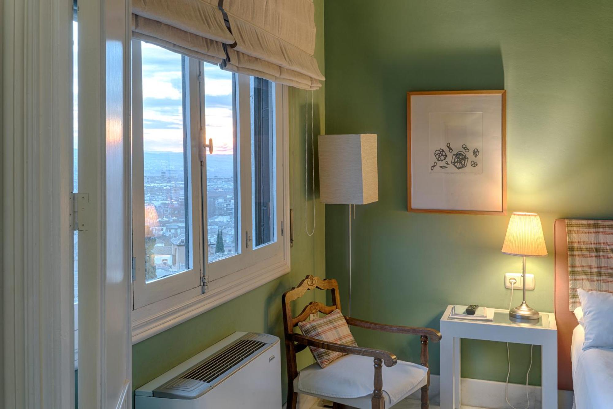 Double Room Window,1548095071:JPEG
