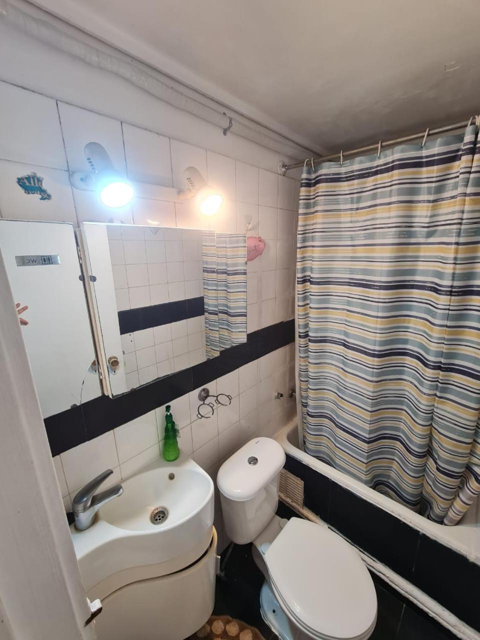 Habitación con cama grande