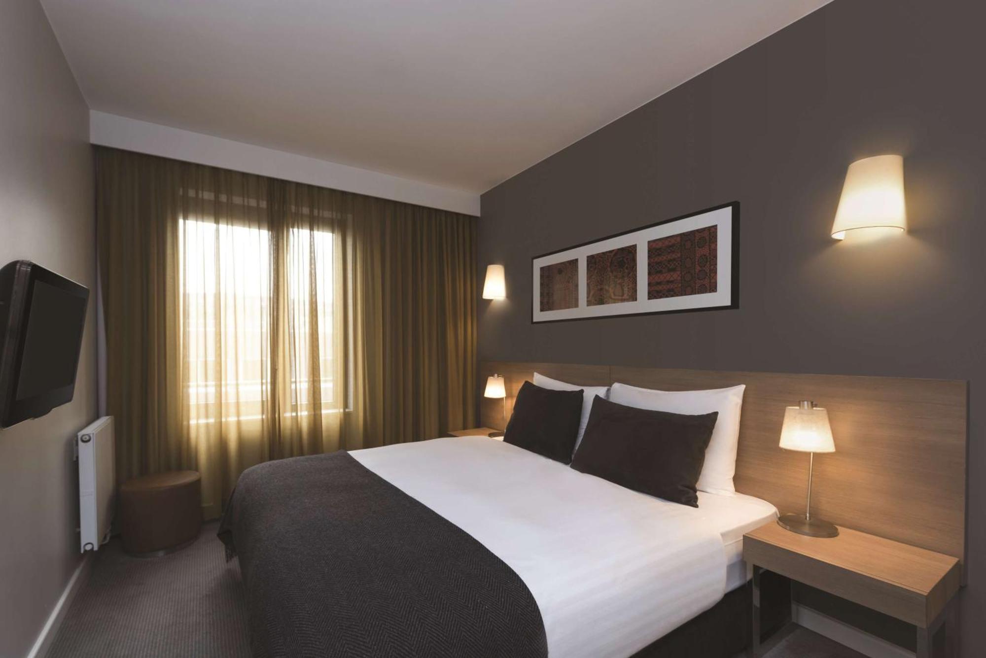 Three-Bedroom Interconnecting Apartment,1548217642:JPEG