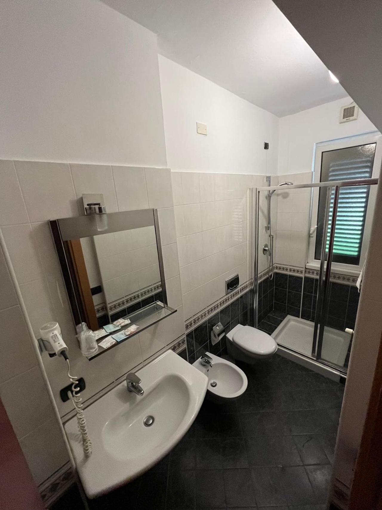 Twin Room,1615684271:JPEG