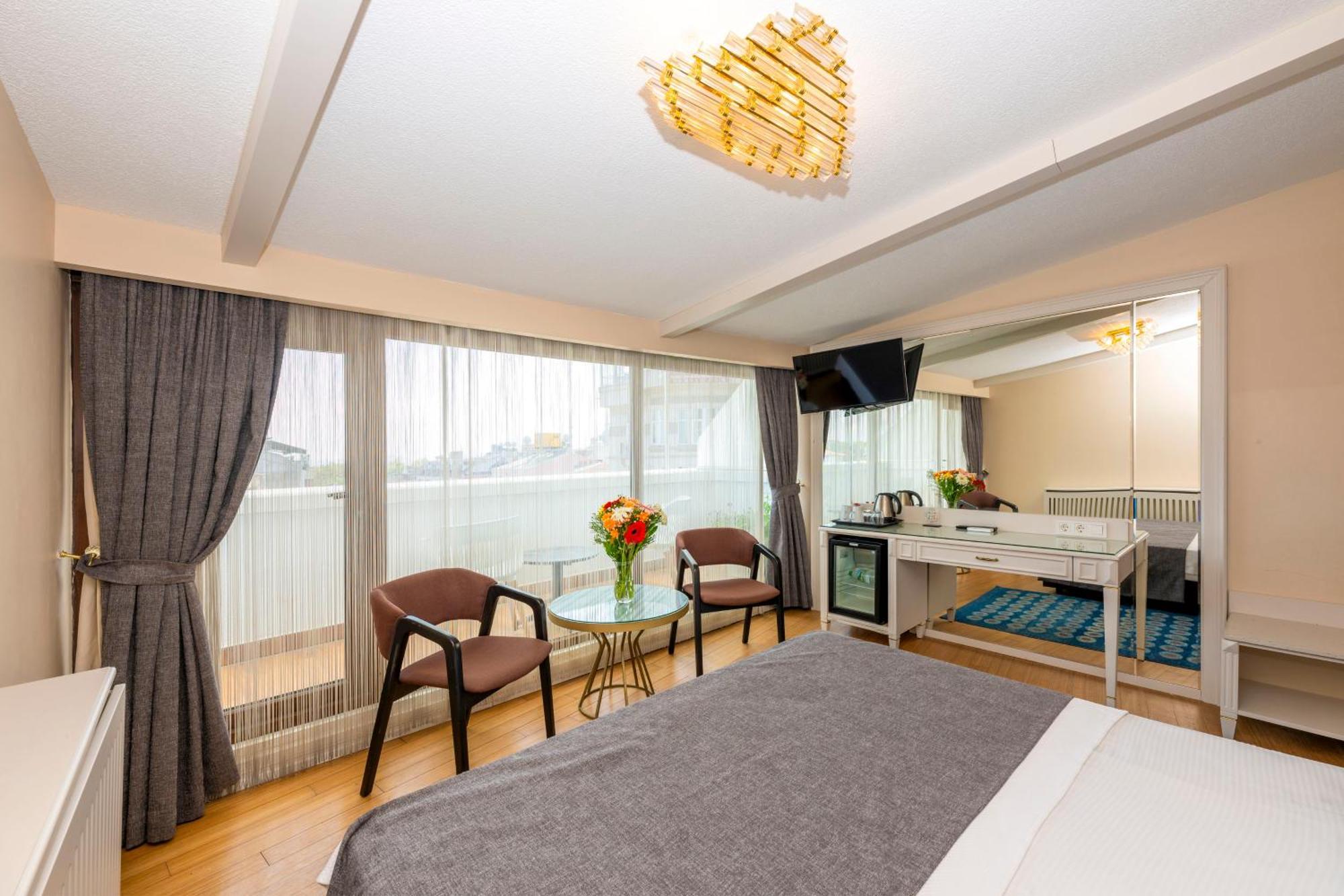 Deluxe Room,1549185826:JPEG