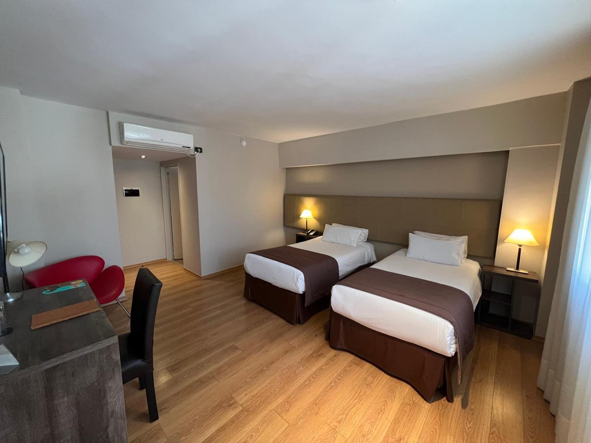 Twin Room,1549518034:JPEG