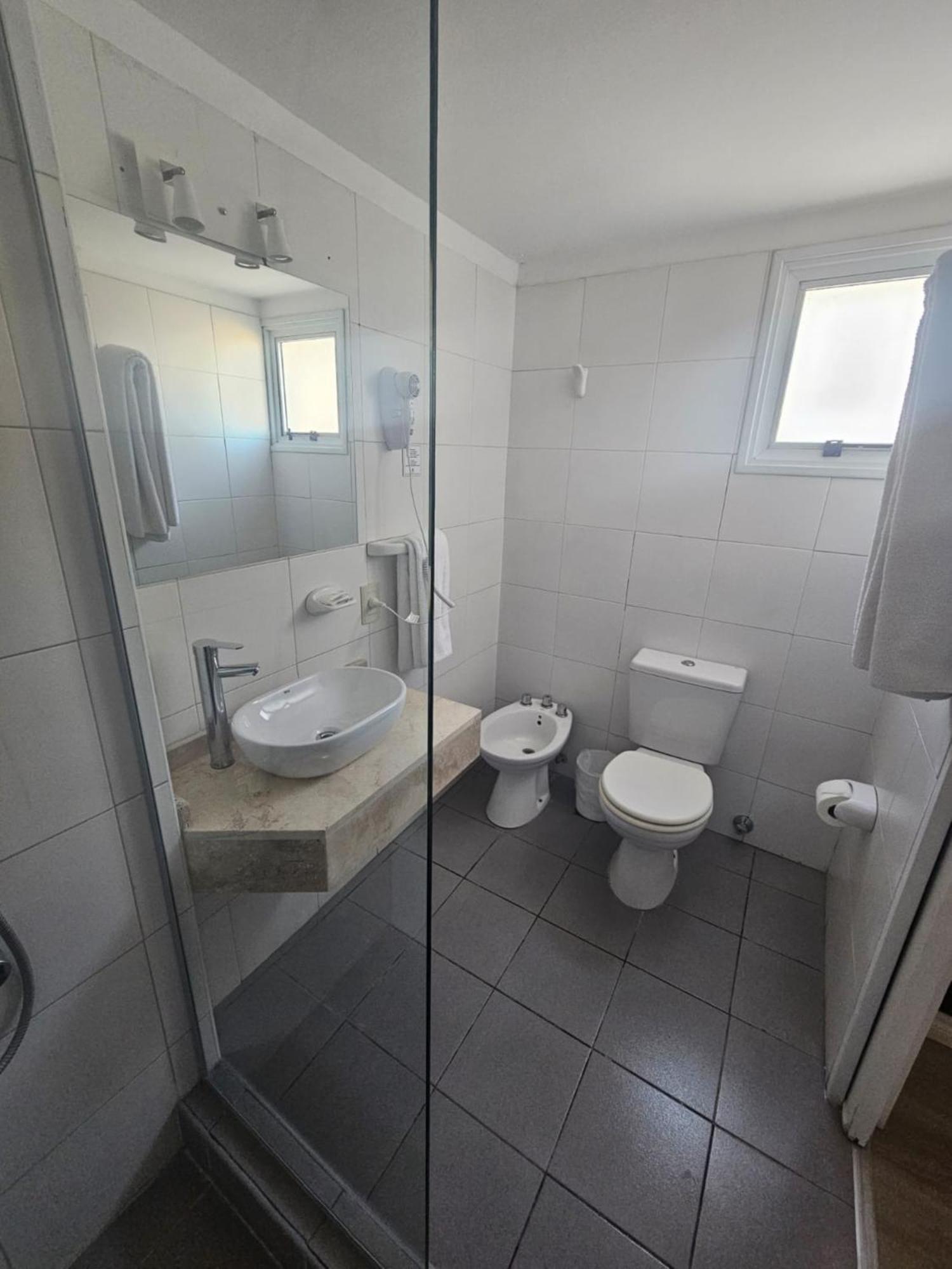 Quarto Clássico com Cama de Casal ou 2 de Solteiro