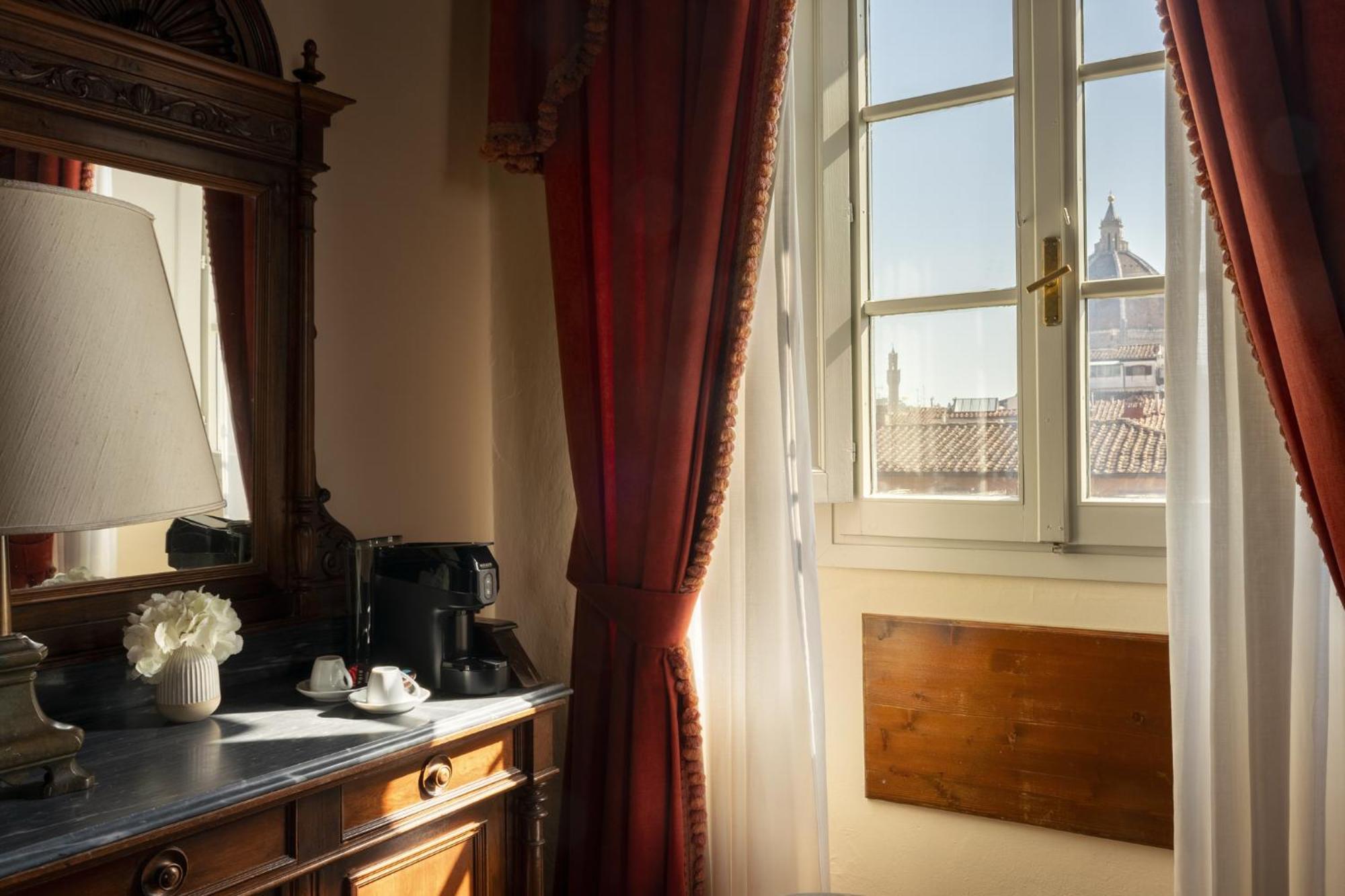 Deluxe Room,1549795495:JPEG