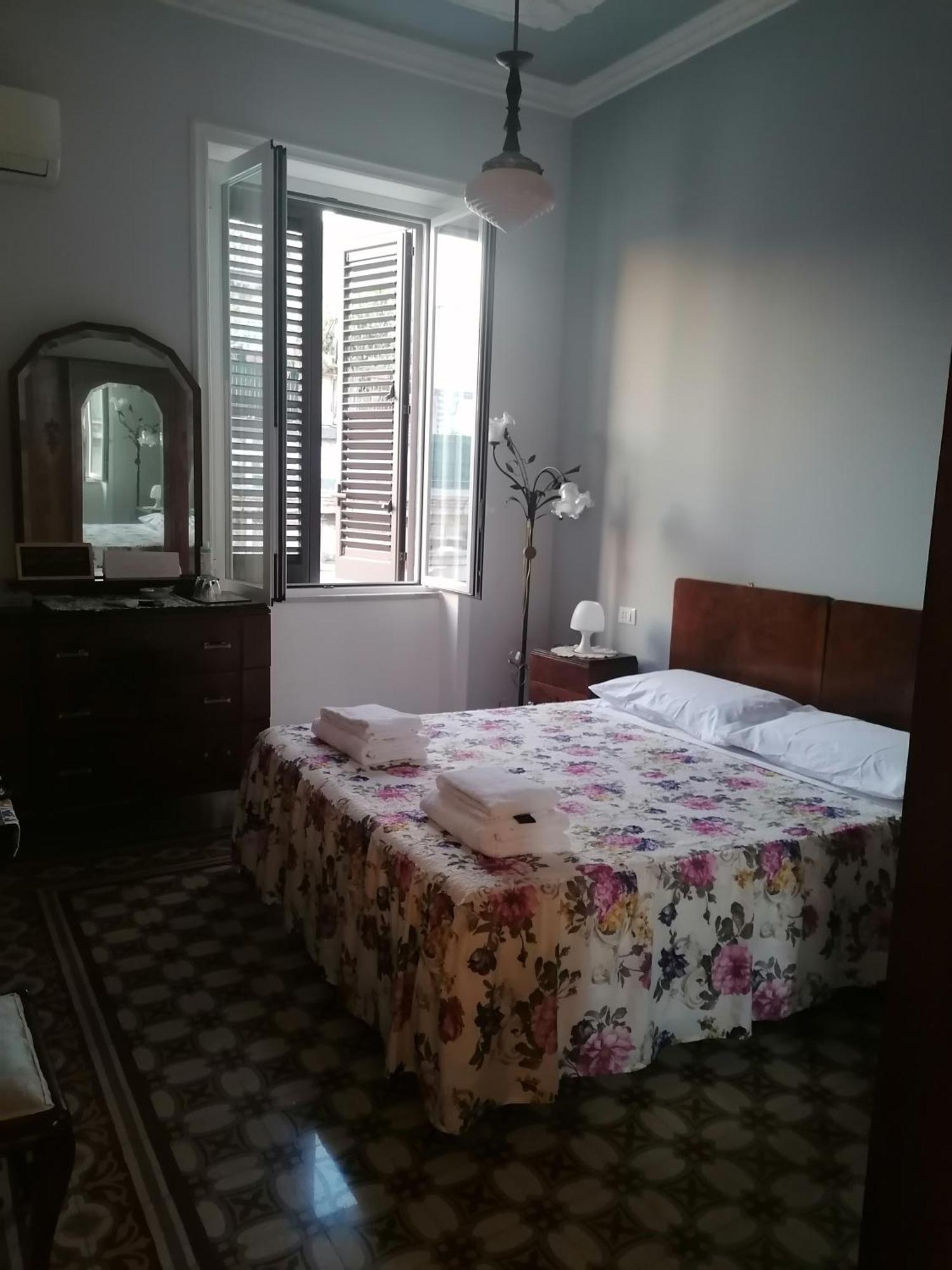 Double Room Private External Bathroom,1550024431:JPEG