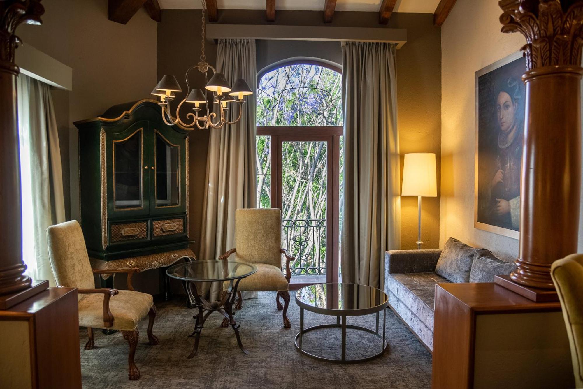 Grand Class King Suite,1544959867:JPEG