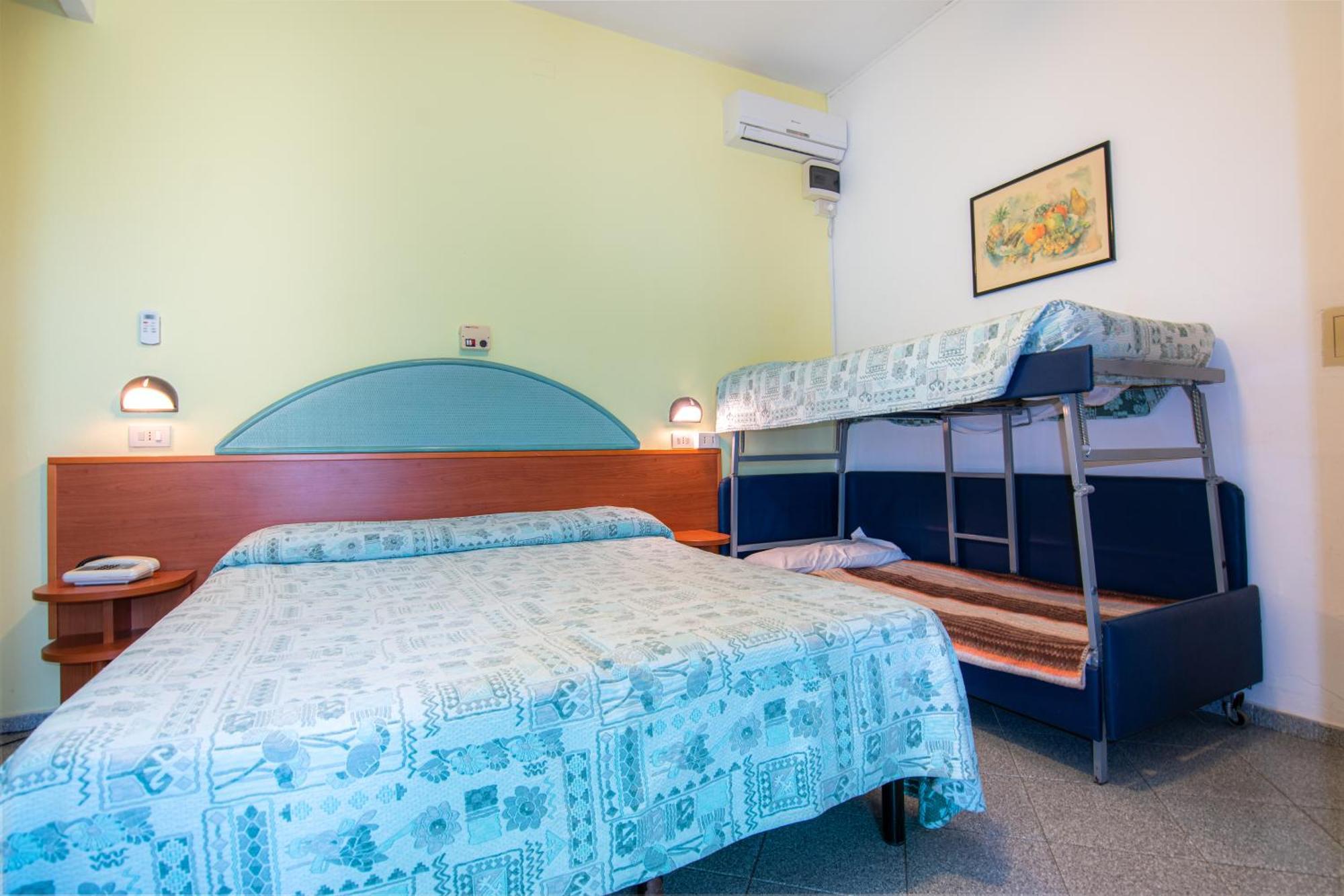 Standard Quadruple Room,1551576787:JPEG