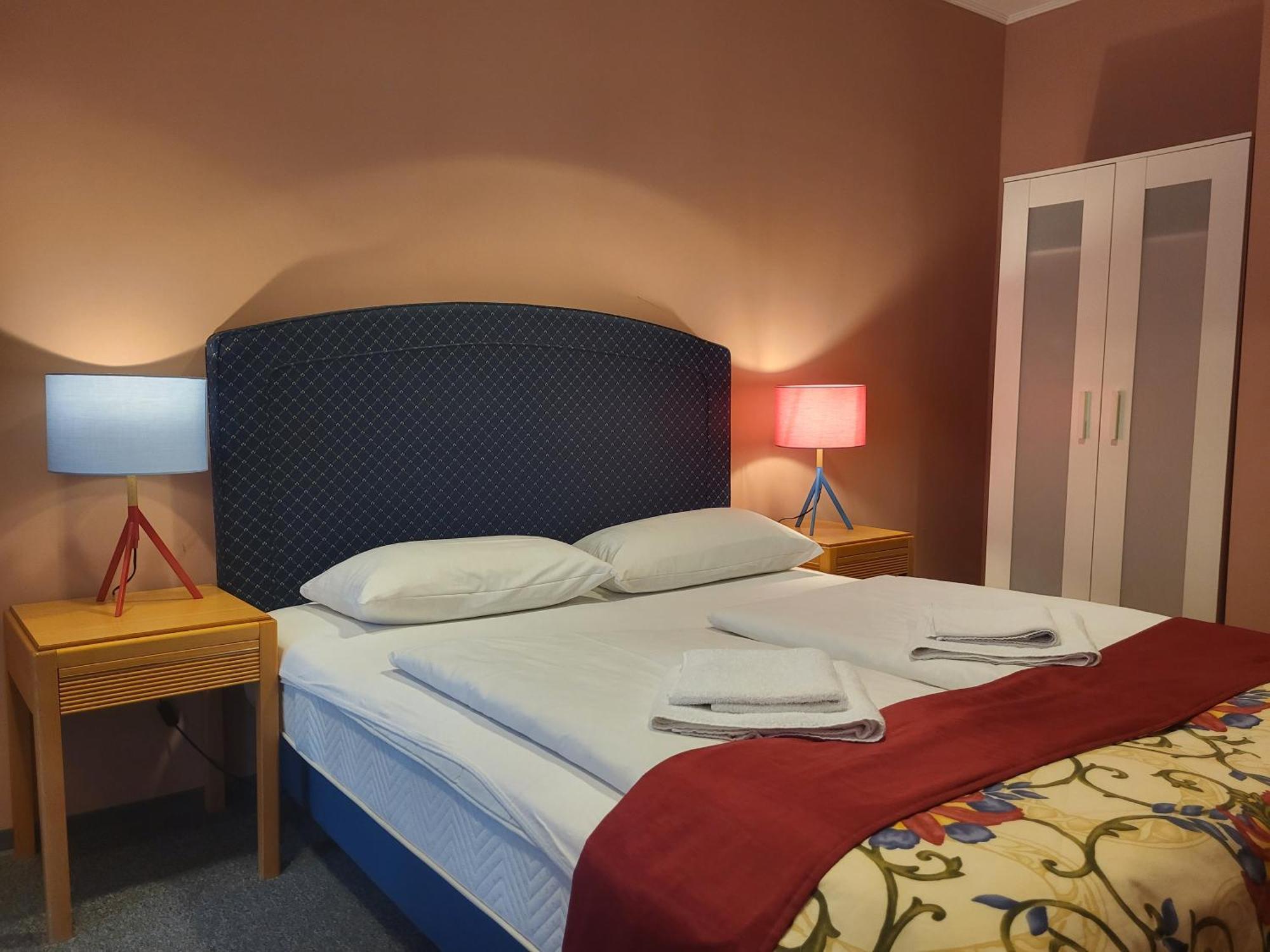 Queen Room,1688811419:JPEG