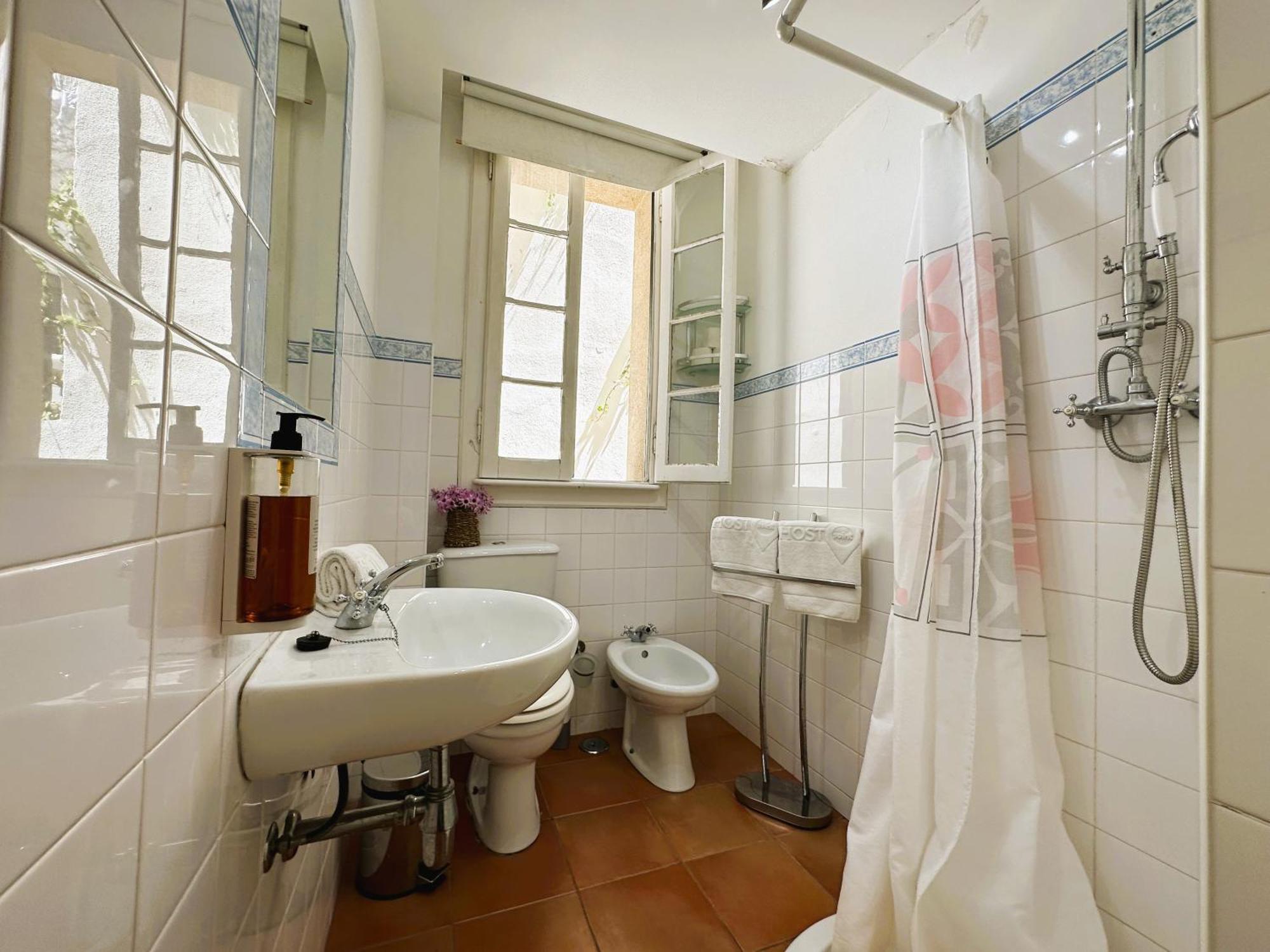 Deluxe Double Room Shower,1551864892:JPEG