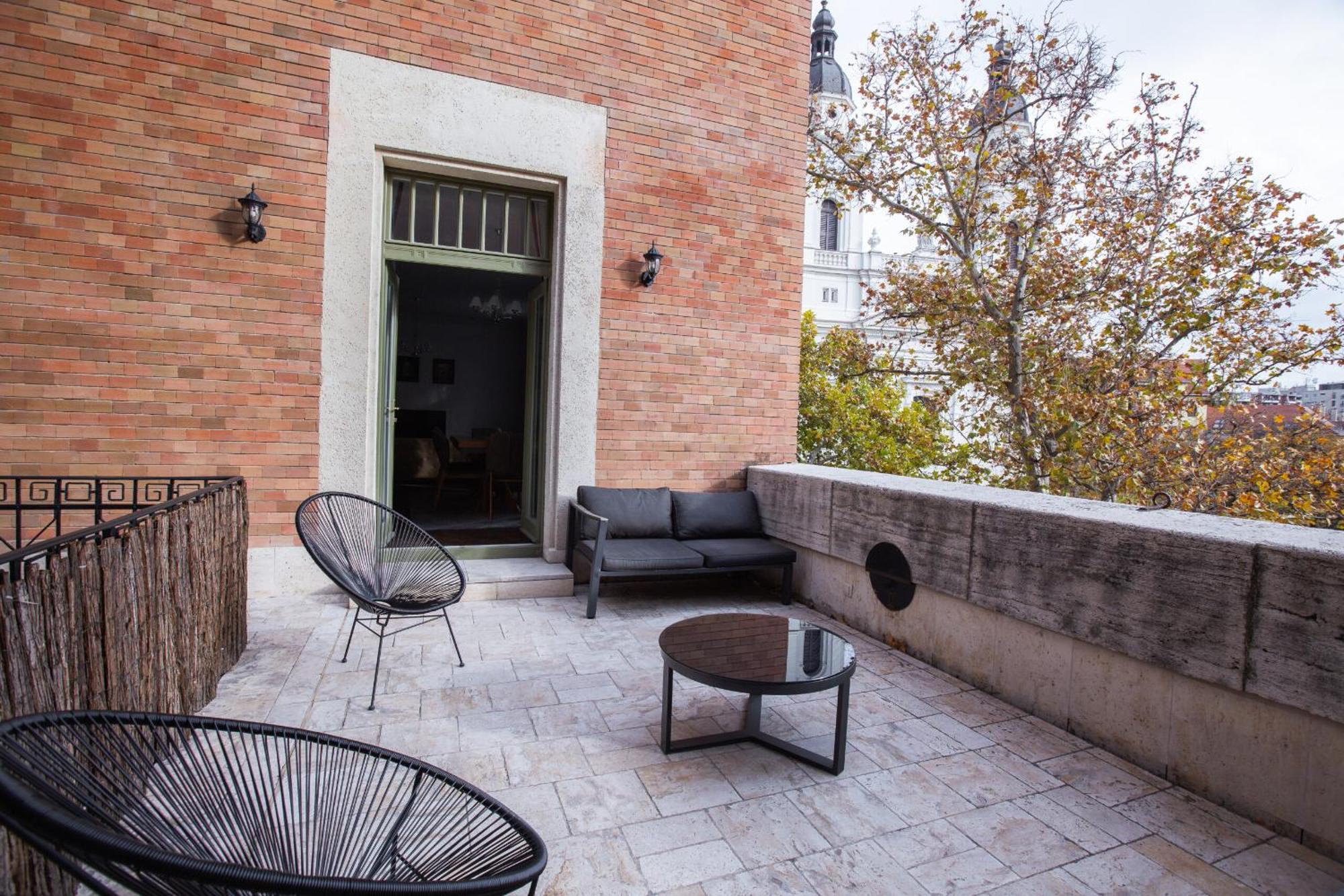 Apartment Terrace,1552156117:JPEG
