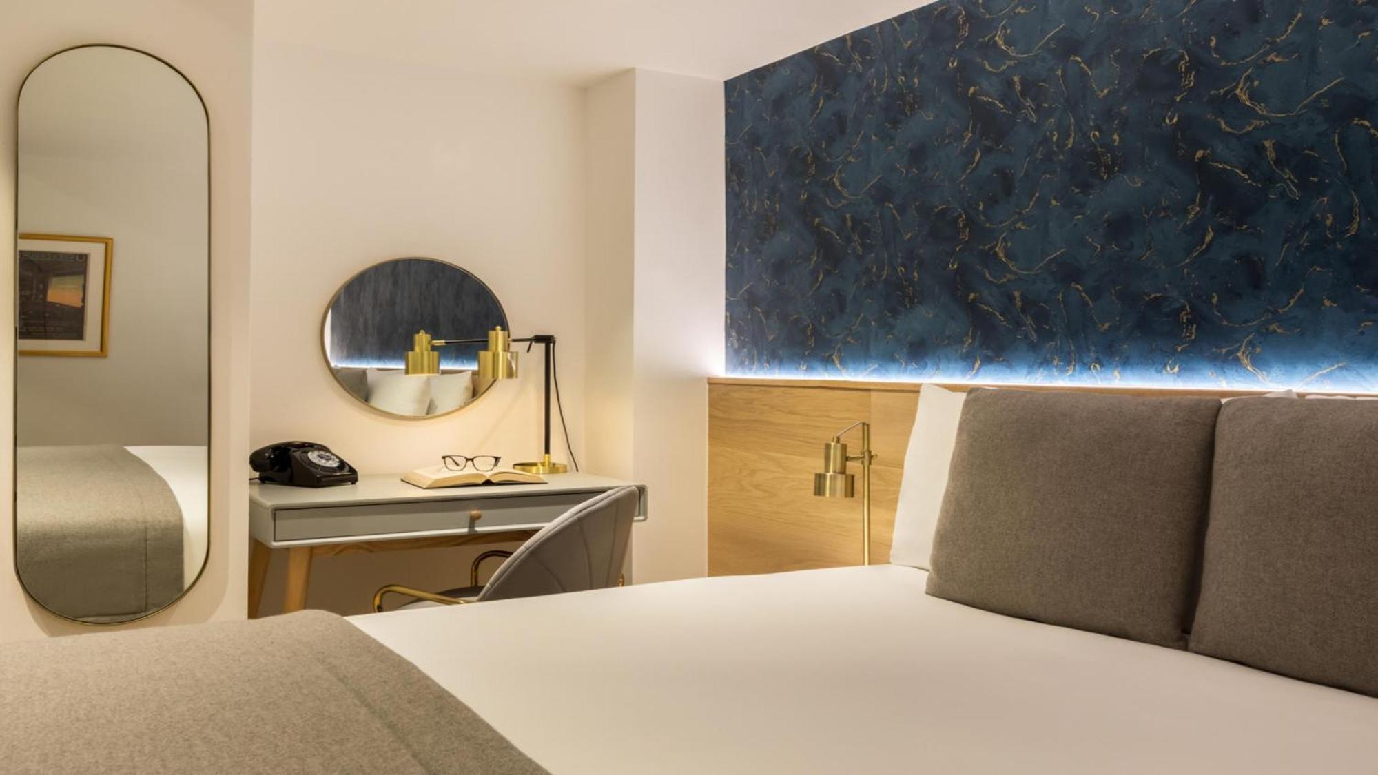 Standard Queen Room