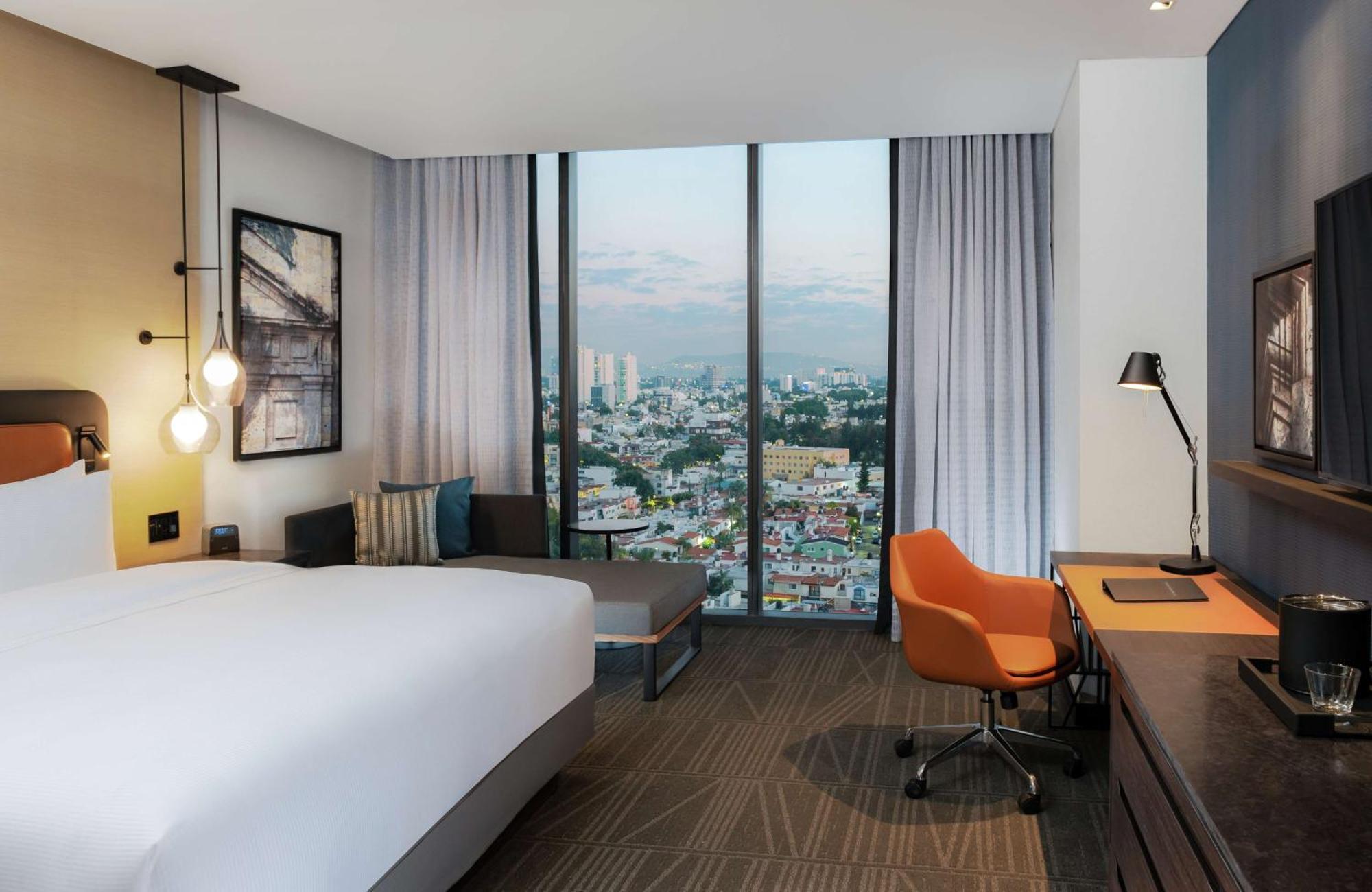 One-Bedroom King Suite,1552453363:JPEG