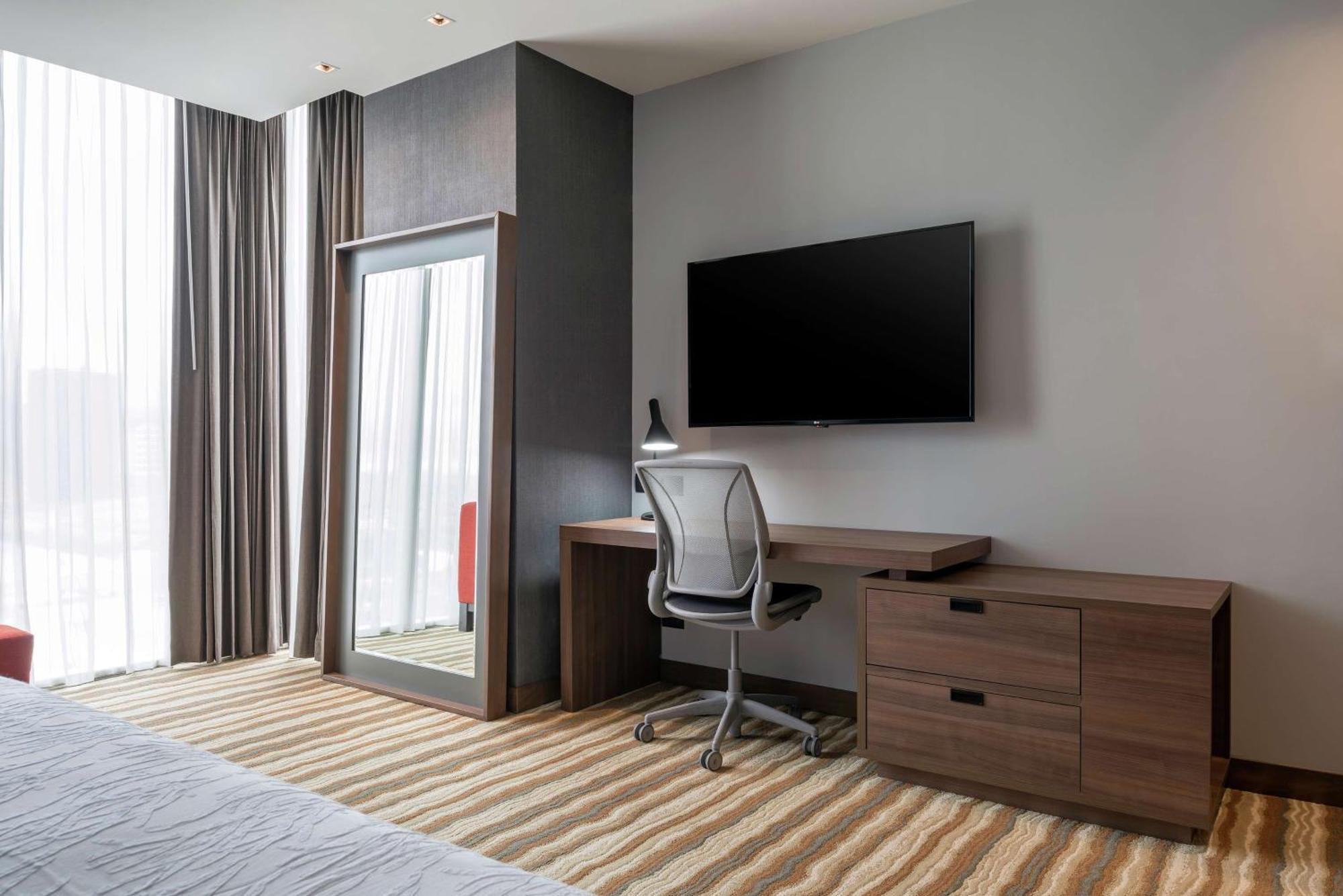 King Room,1552453684:JPEG