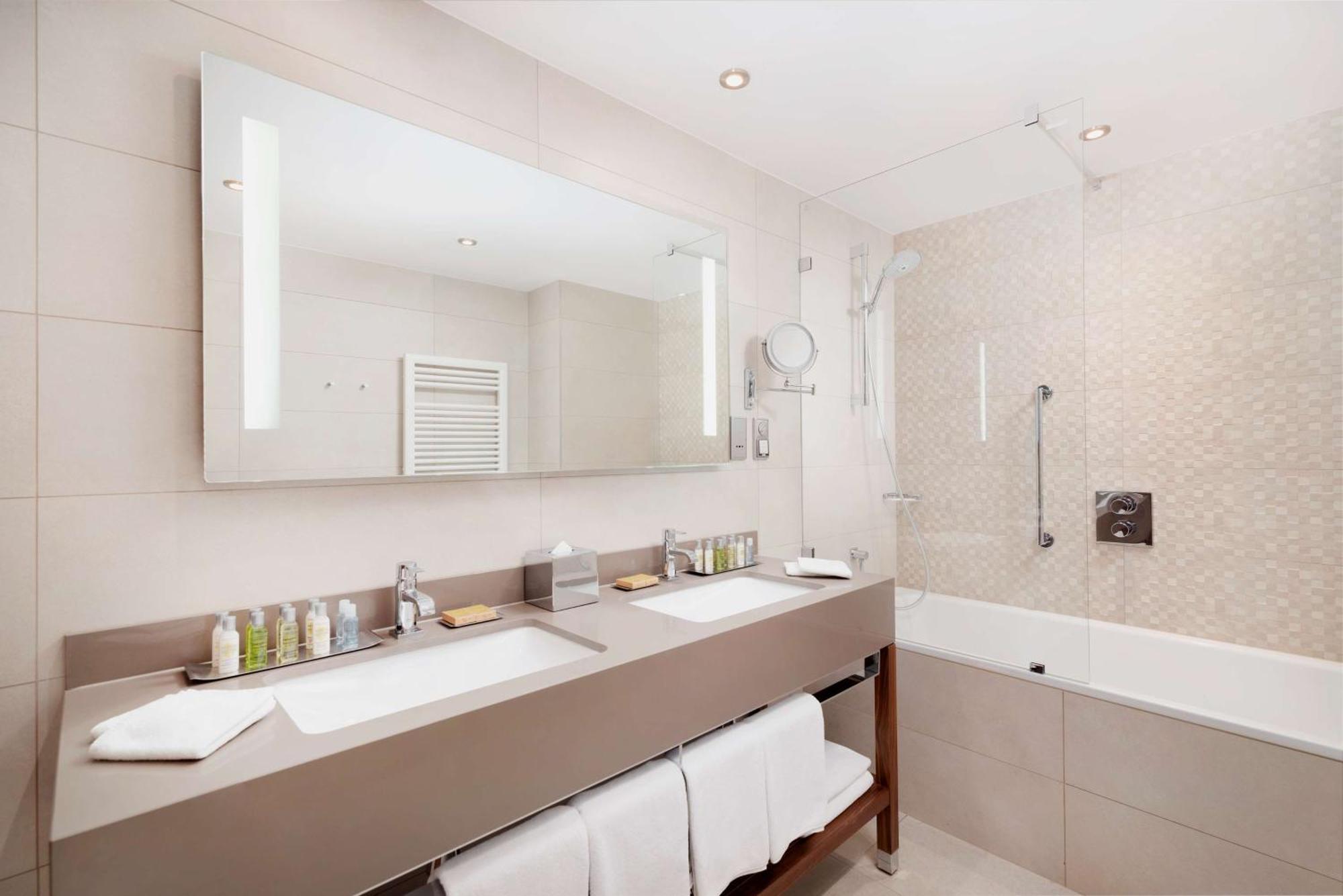 Junior Suite,1552472377:JPEG