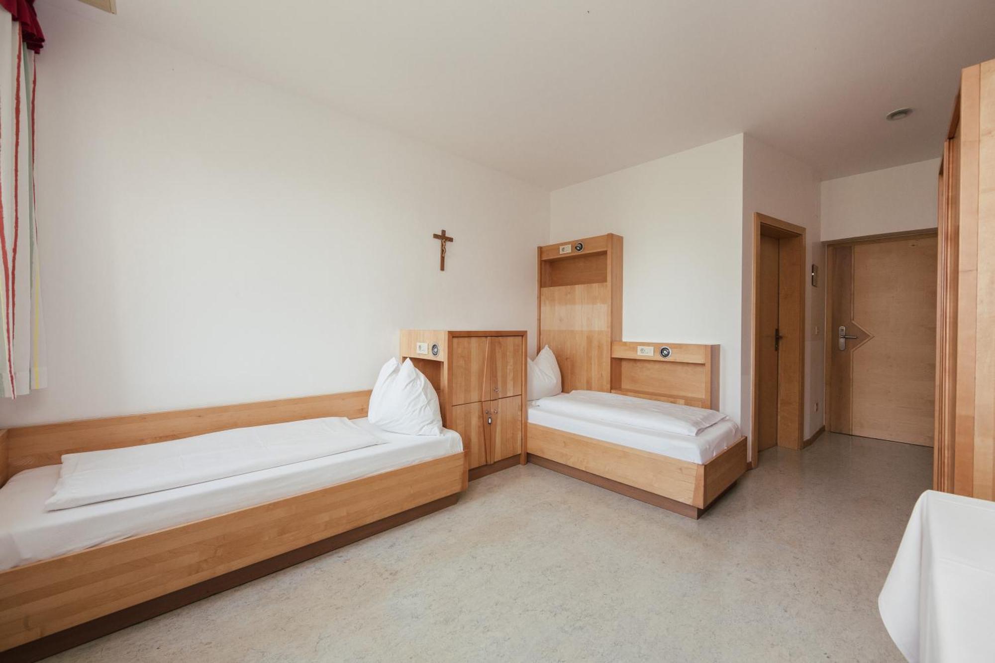 Economy Twin Room,1552567945:JPEG