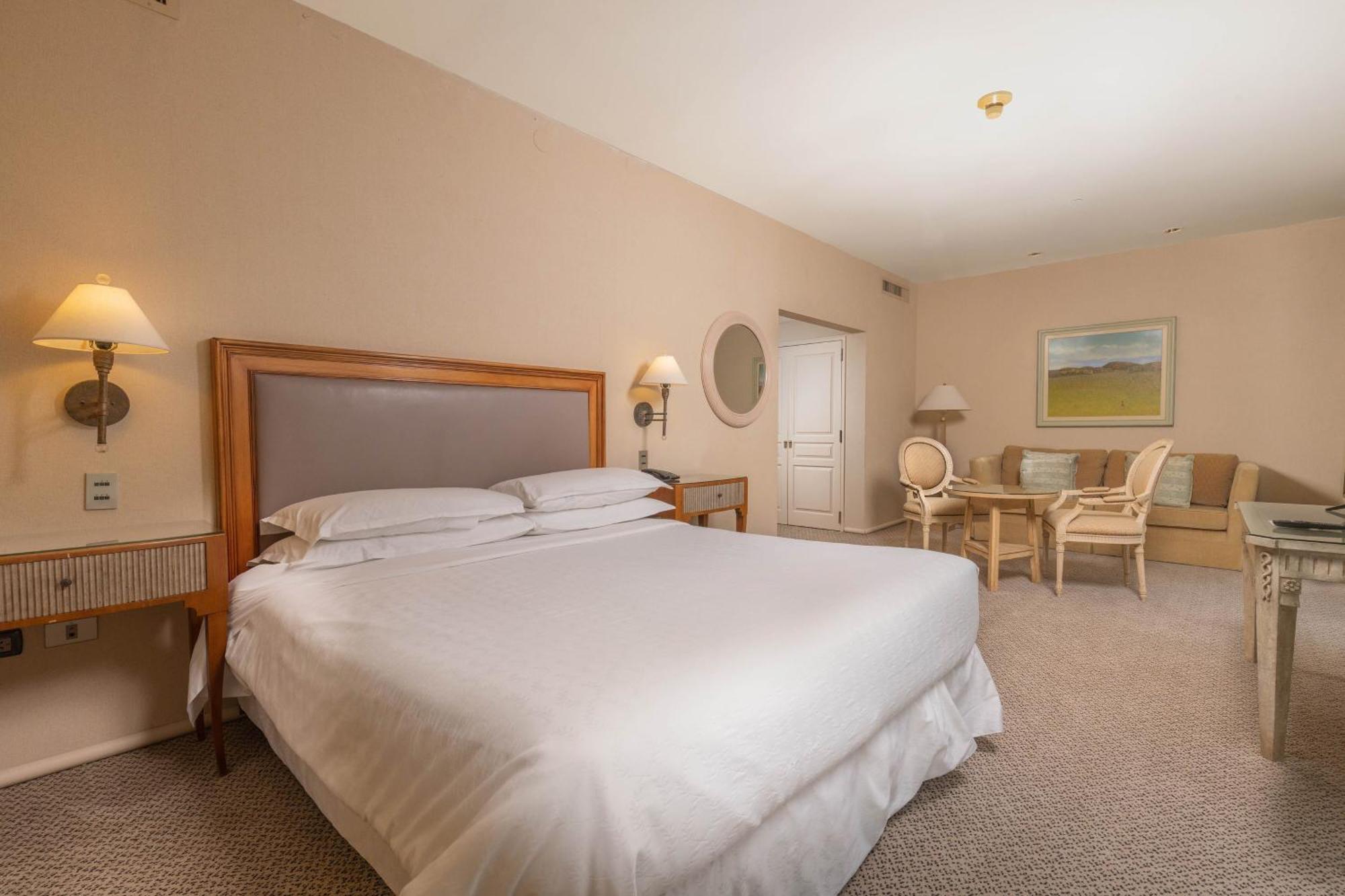 1 Bedroom Suite Bedroom 1 1 King Bedroom 2 City view,1553079676:JPEG