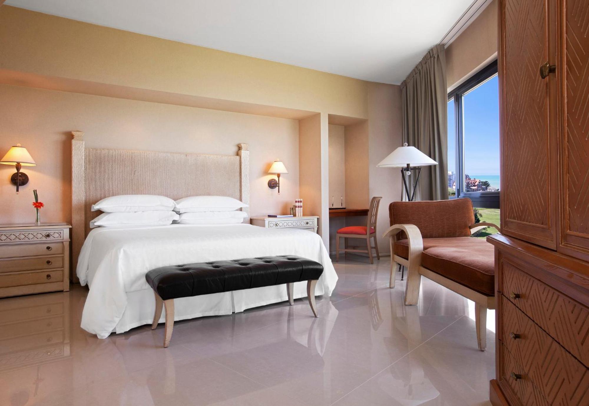 1 Bedroom Executive Suite Bedroom 1 1 King Bedroom 2 Sea View,1708137124:JPEG