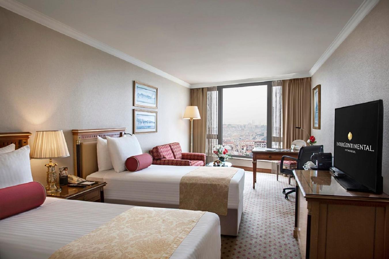 Premium Twin Room with City View - Lounge Access