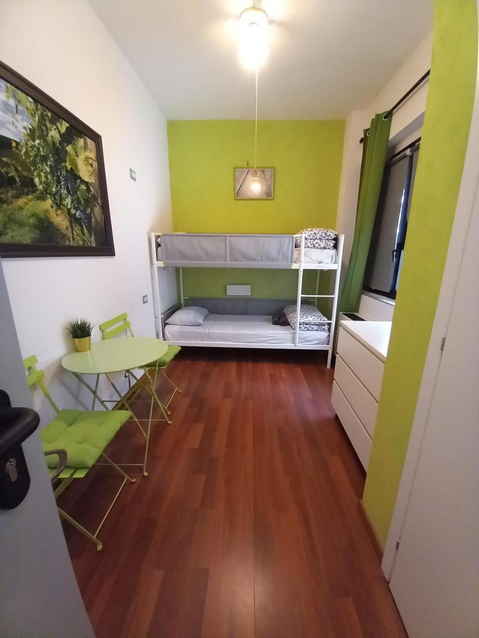 Twin Room,1553200276:JPEG