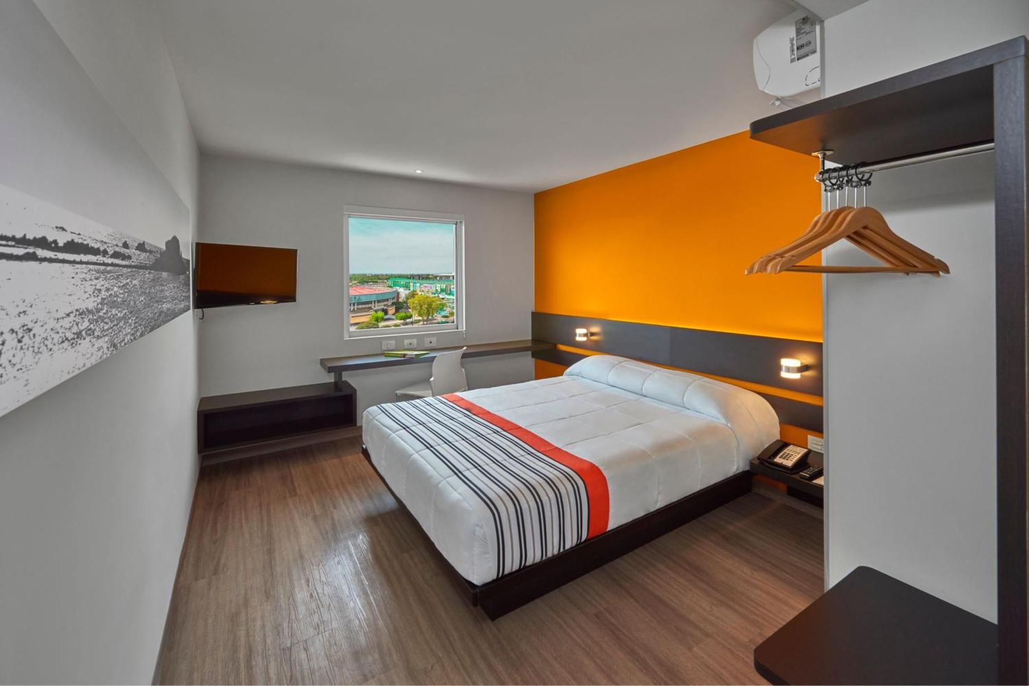 Queen Room,1553224249:JPEG
