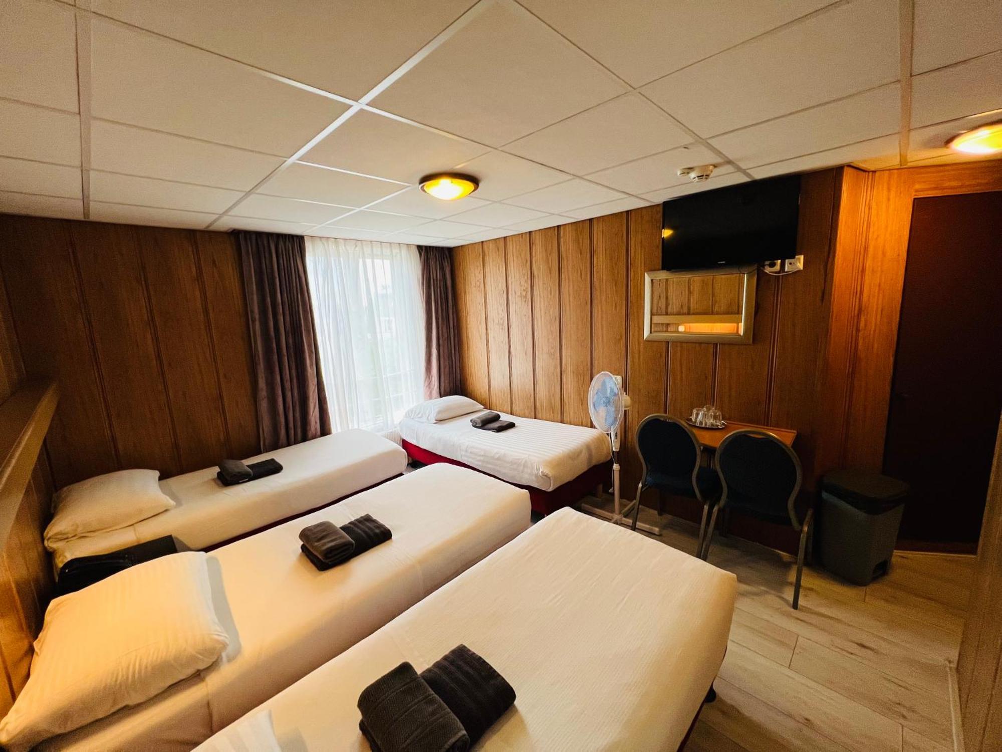 Standard Quadruple Room,1553396137:JPEG