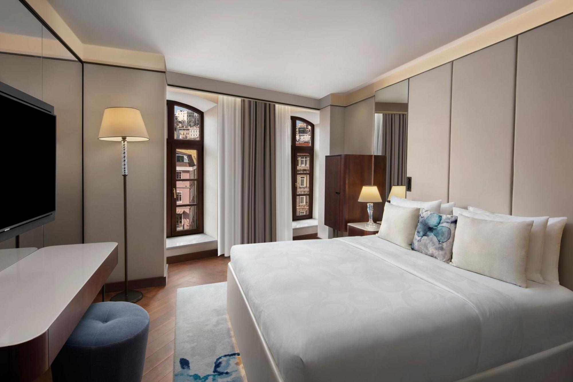 Deluxe King Room City View,1553653408:JPEG
