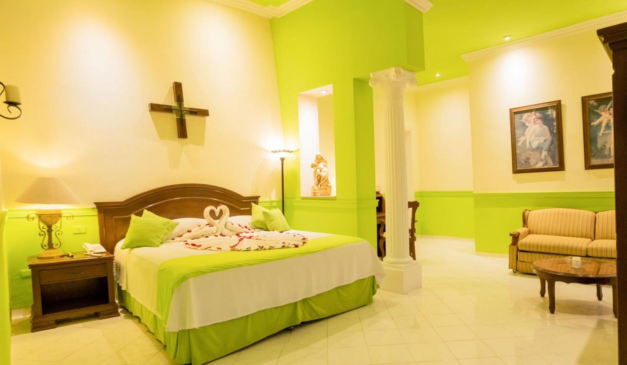 Junior Suite one King Bed & Spa Bath Garden View,544820823:JPEG