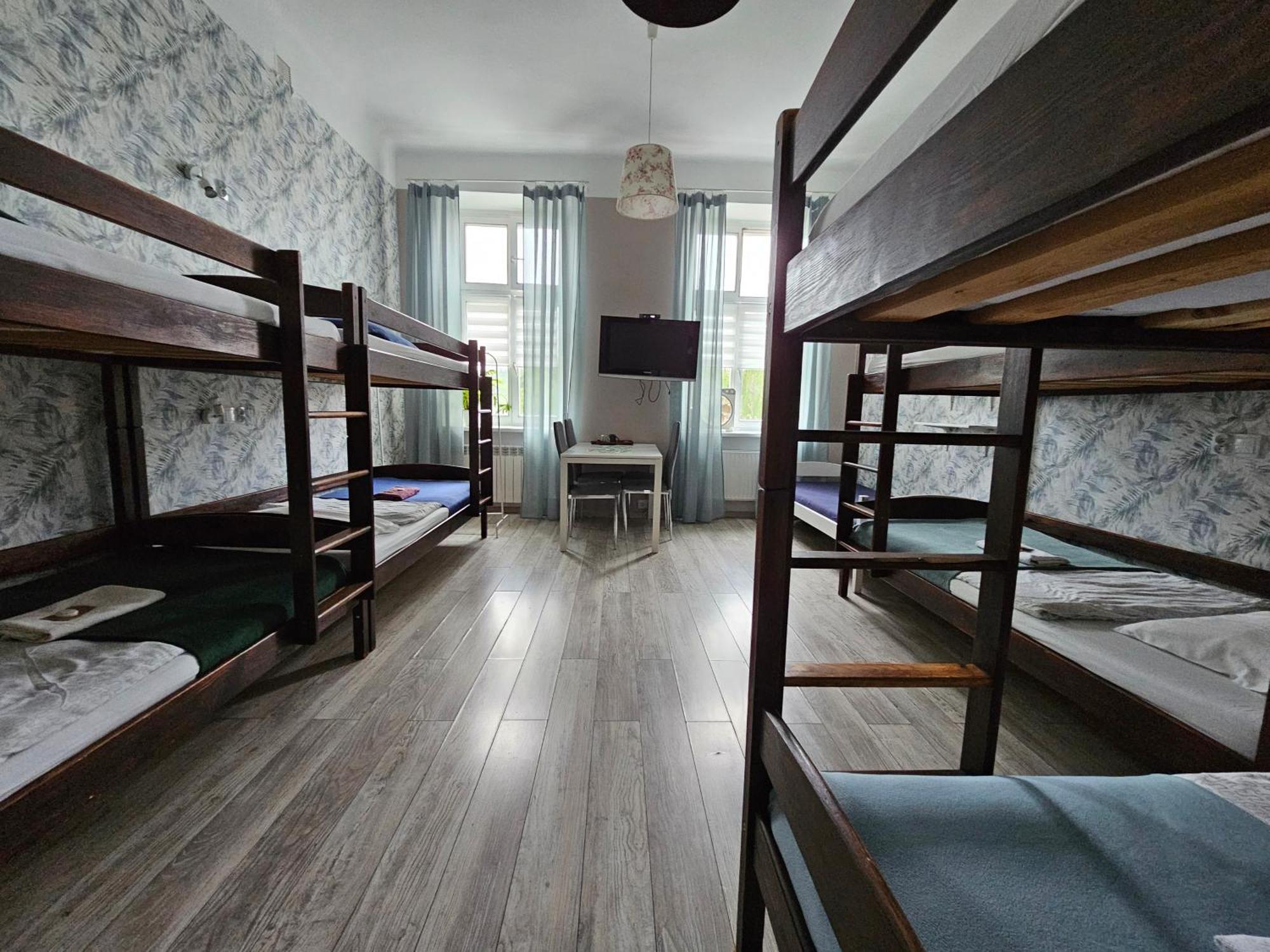 8 Bed Room