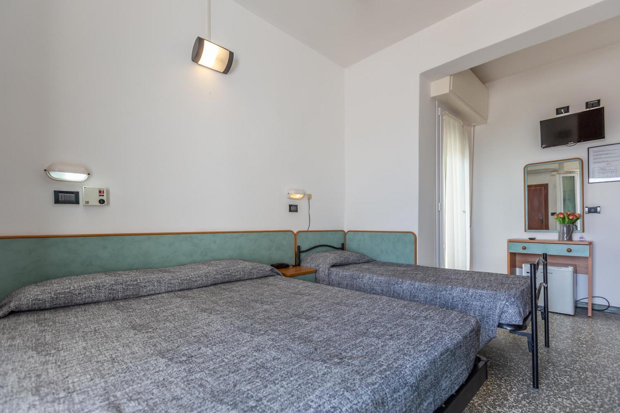 Classic Triple Room Side Sea View