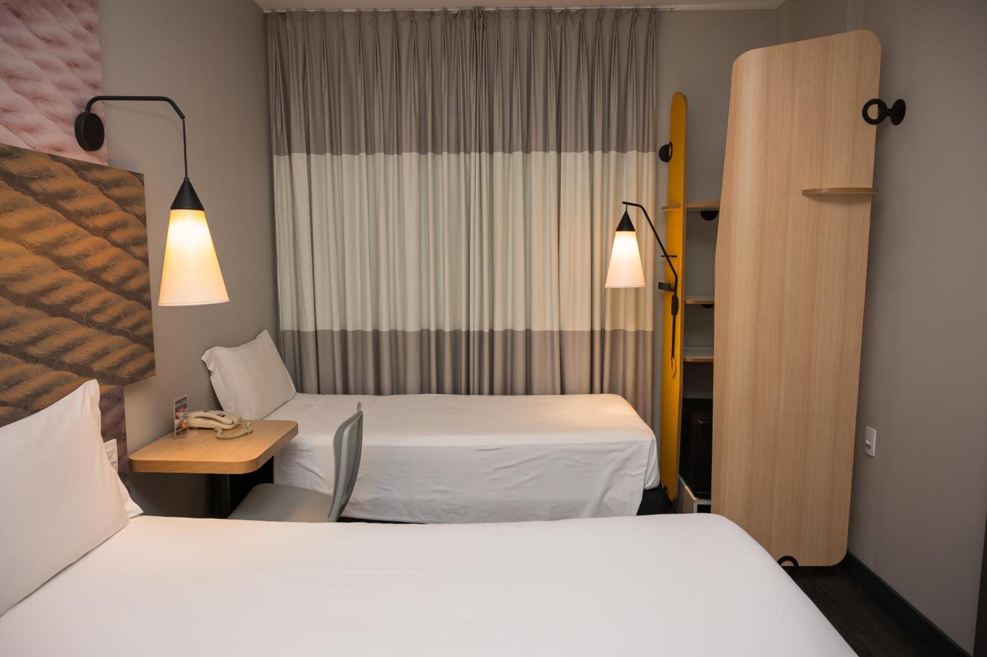 Quarto Duplo com Cama Extra