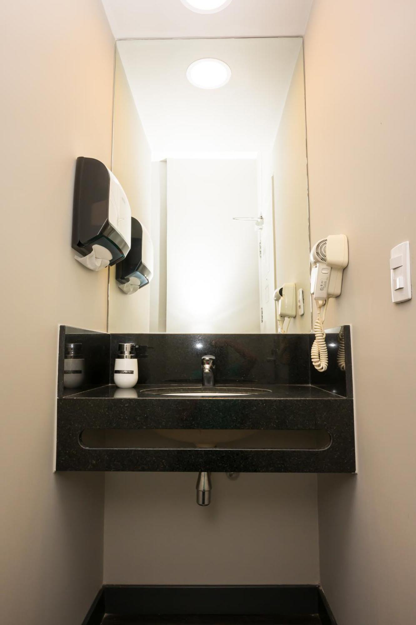Twin Room,1555429294:JPEG