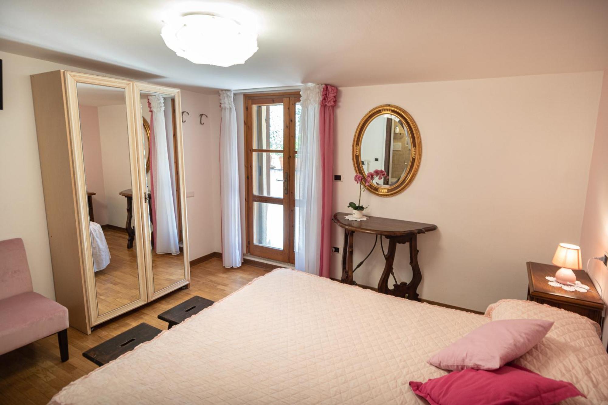 Large Double Room,1556117020:JPEG