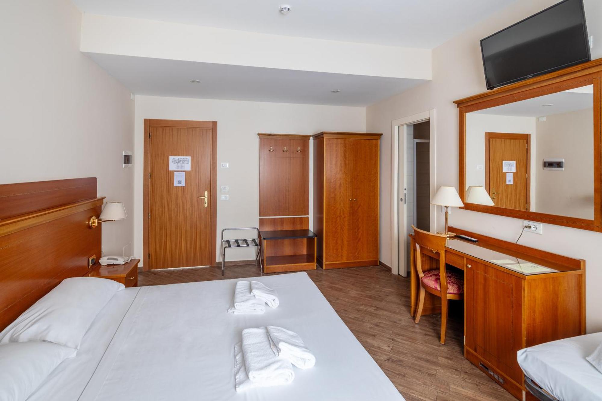 Triple Room,253855741:JPEG