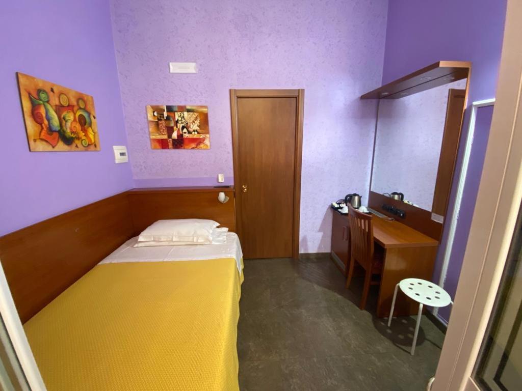 Single Room,1426403049:JPEG