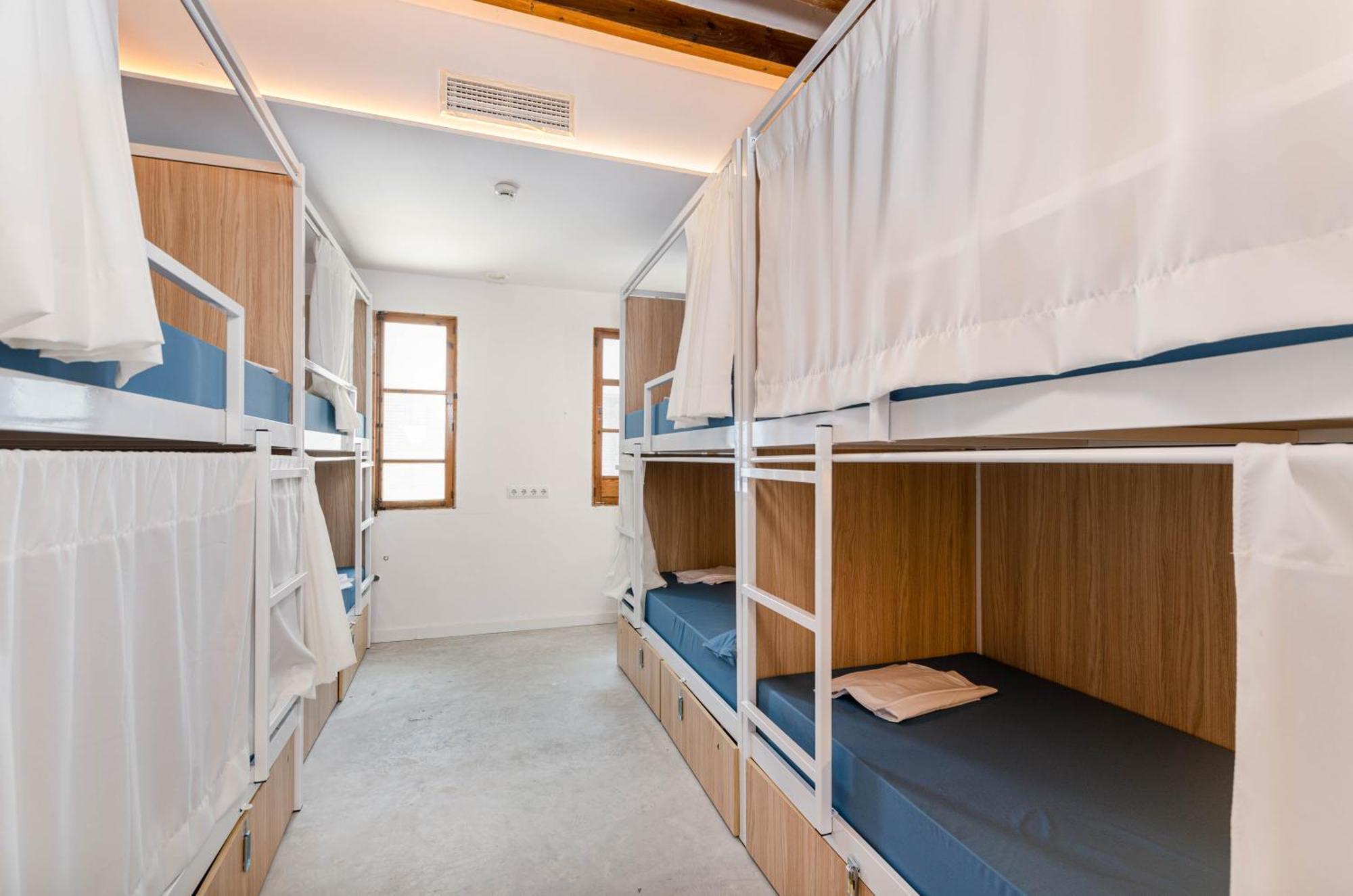 Single Bed Female Dormitory Room,1687491159:JPEG